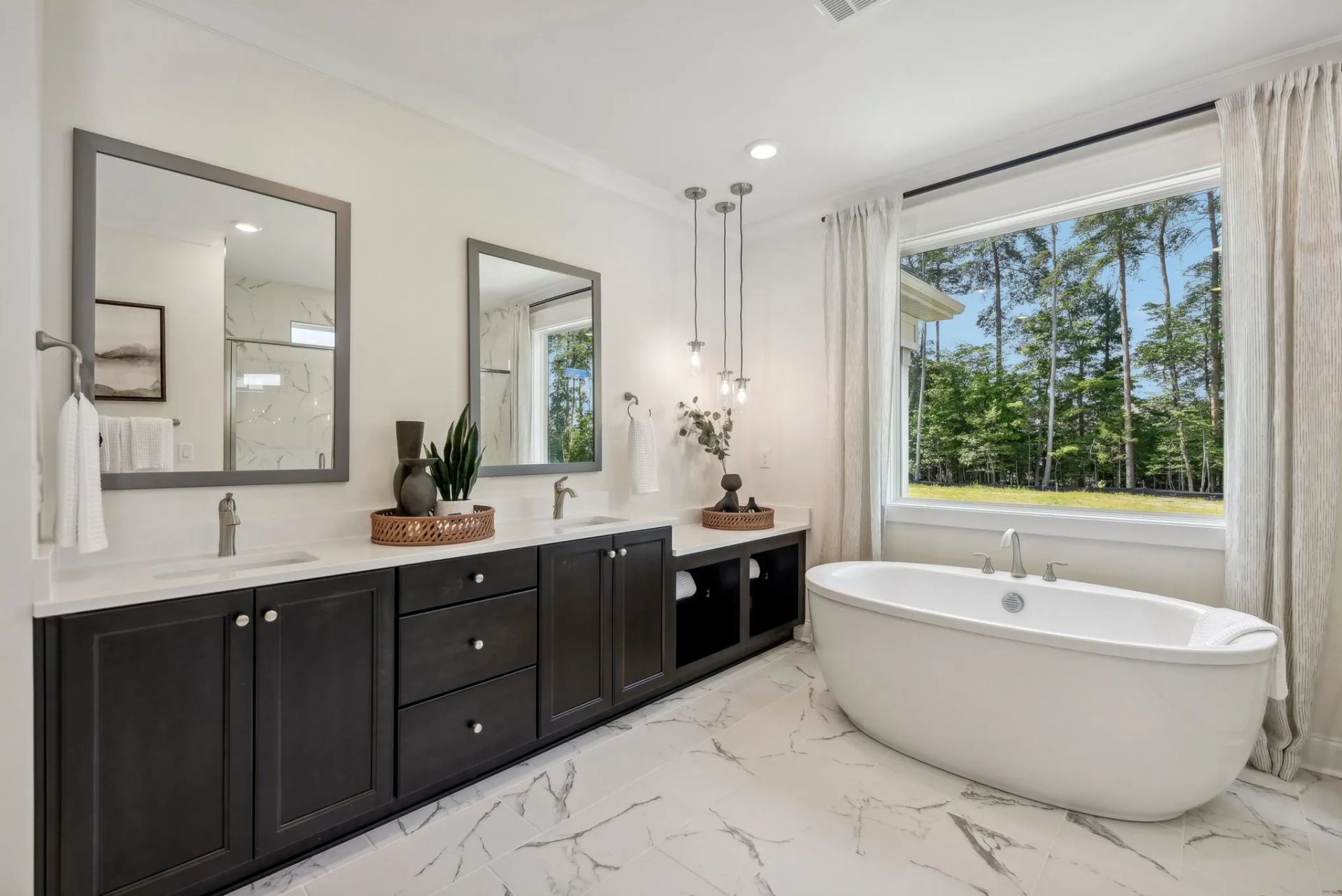 Logan Model Prim Bath, Windell Woods