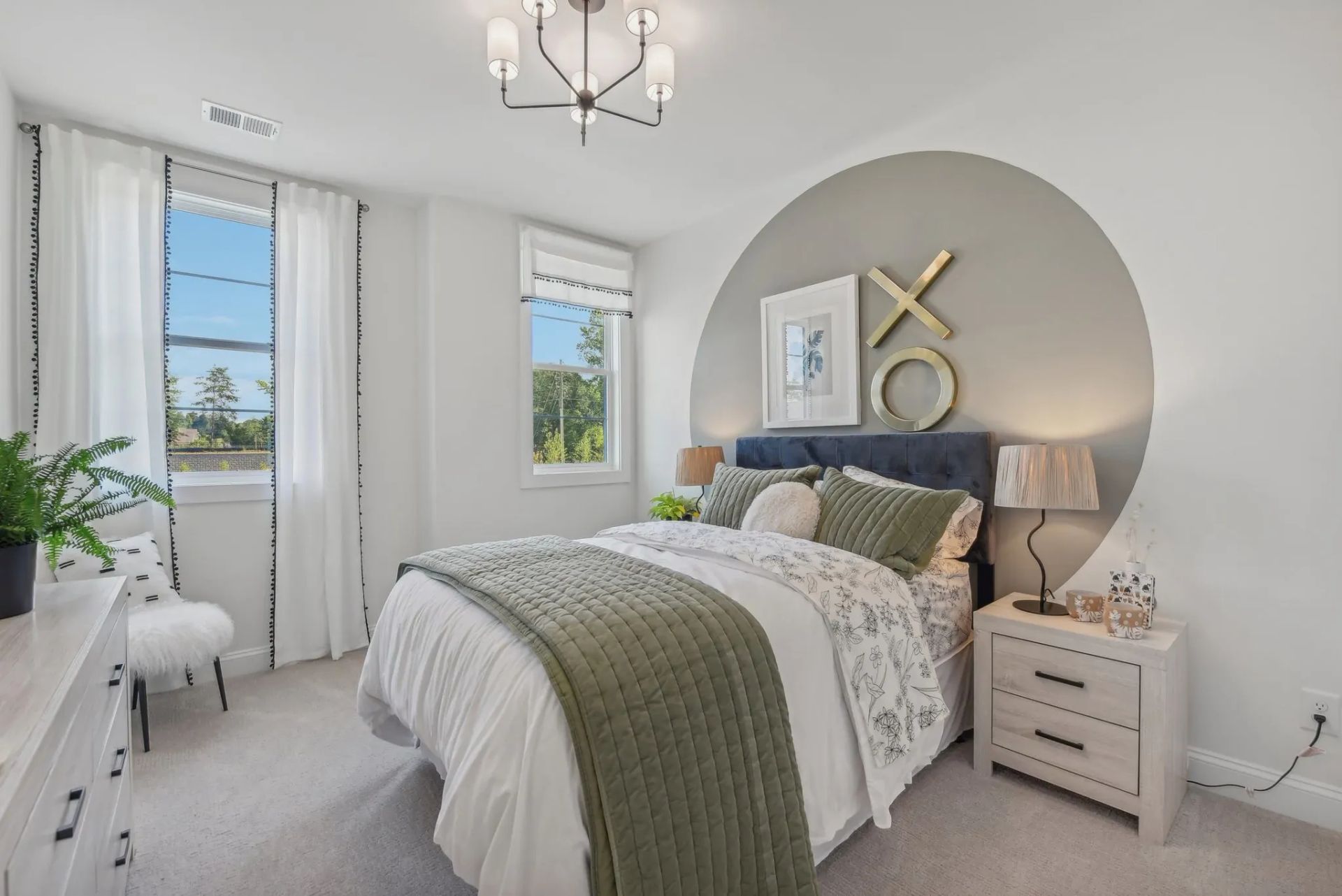 Logan Model Bed 3, Windell Woods