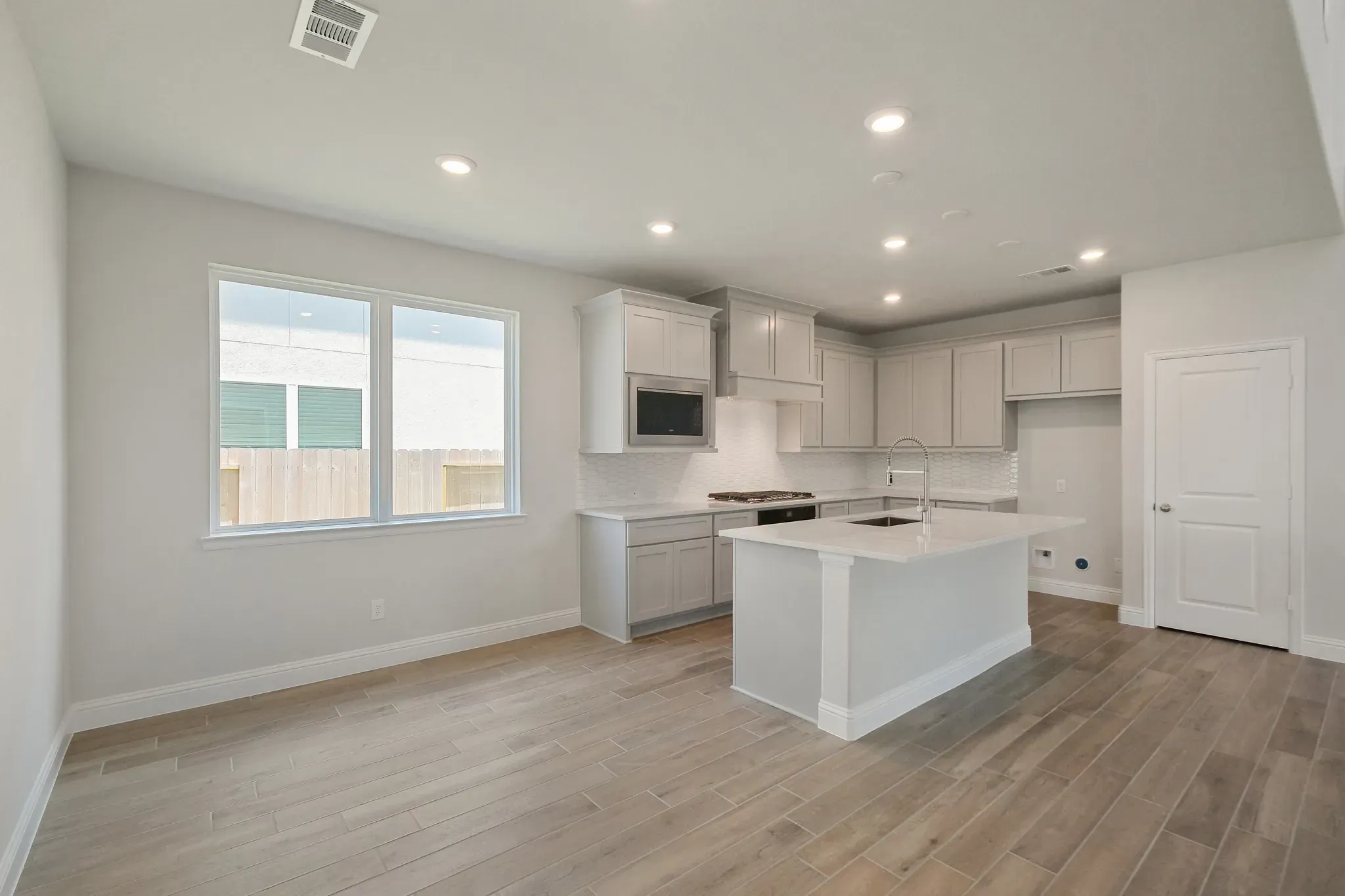 Plan 3039 kitchen/dining