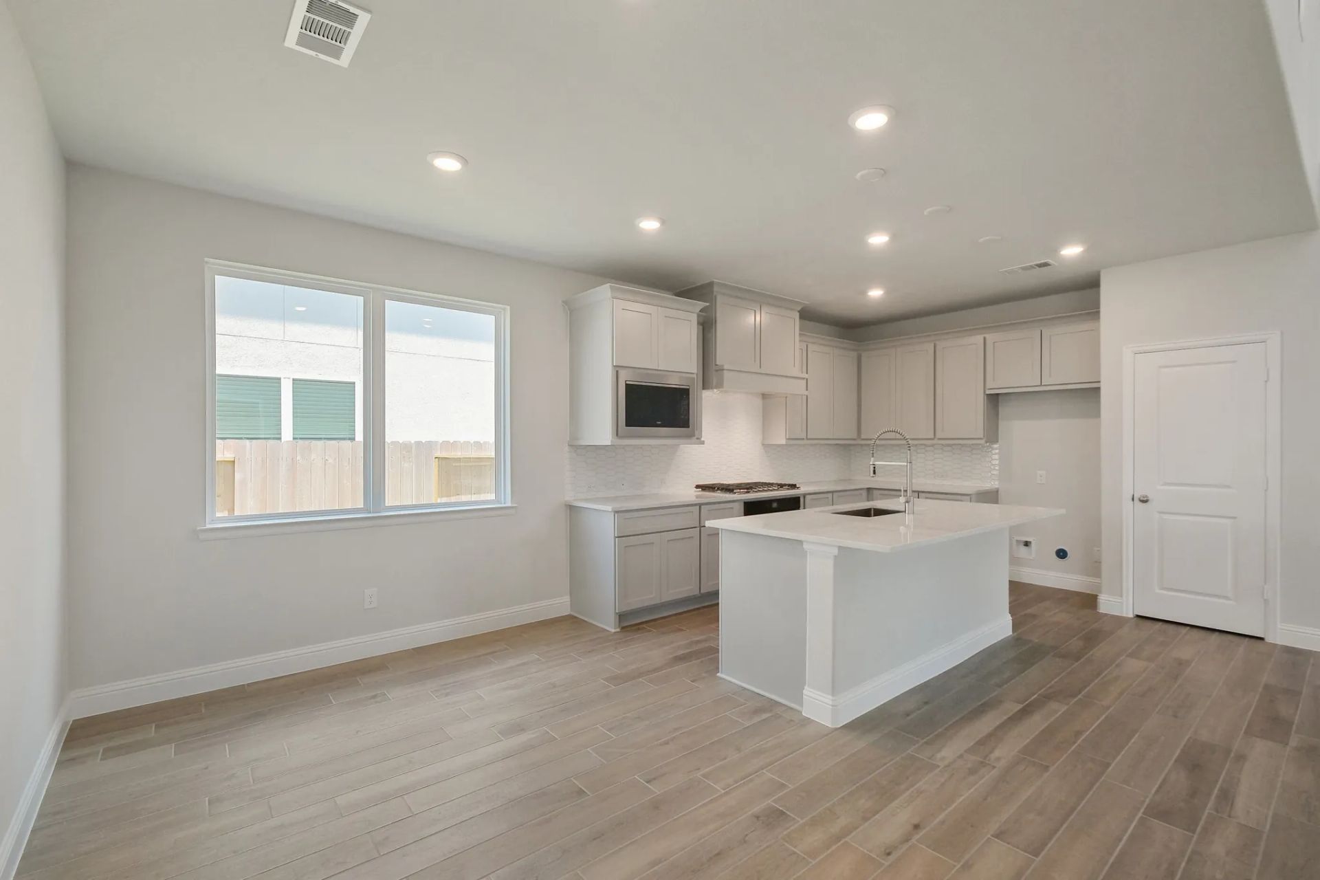 Plan 3039 kitchen/dining