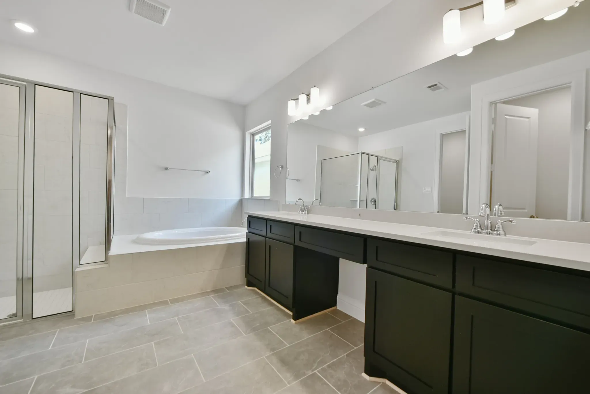 Plan 5049 primary bath