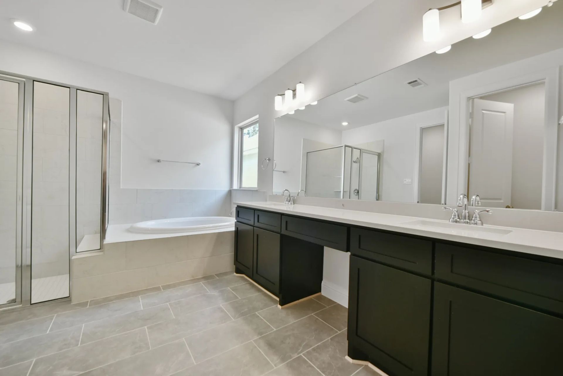 Plan 5049 primary bath