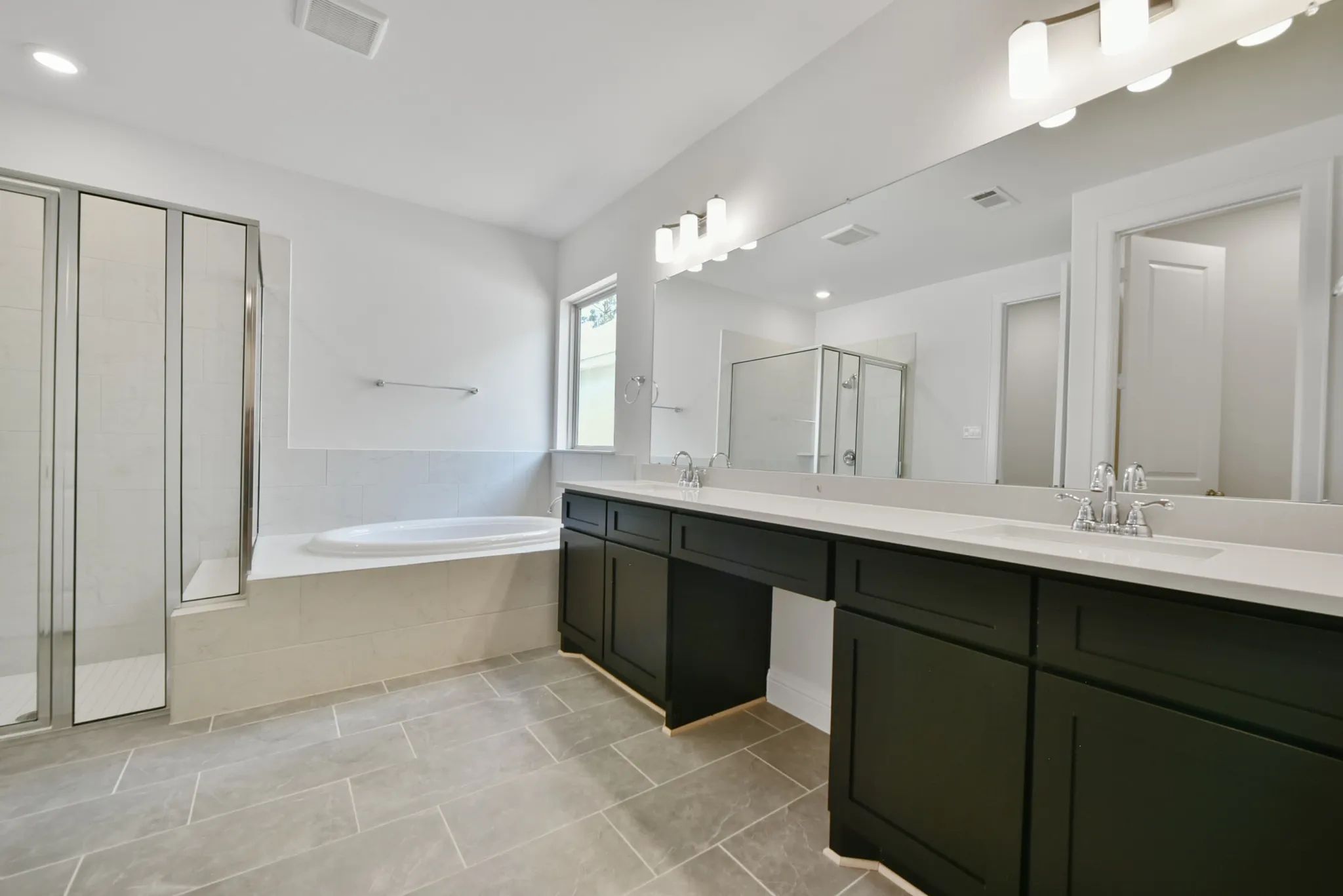 Plan 5049 primary bath