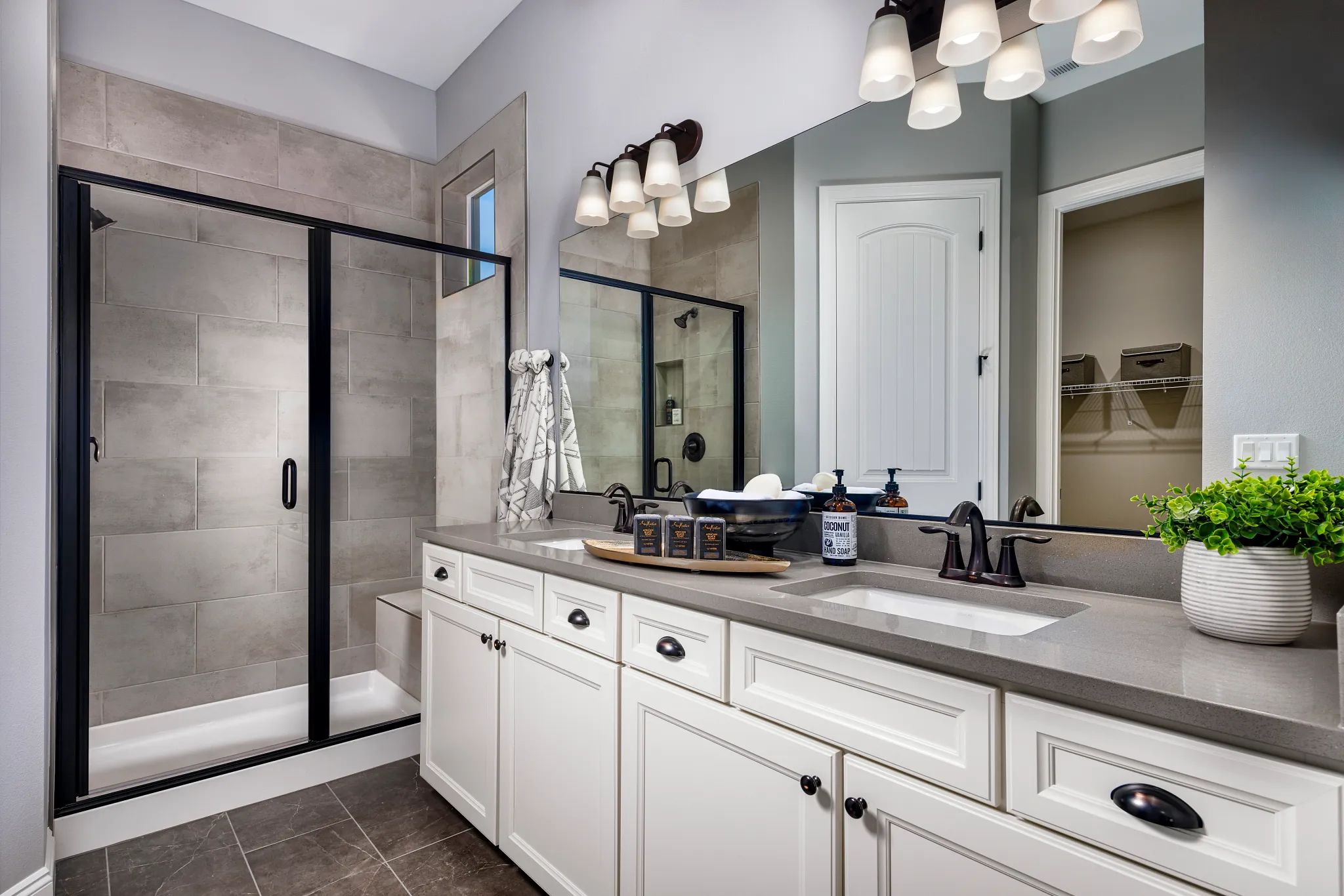 Primary Bathroom of Venture Model