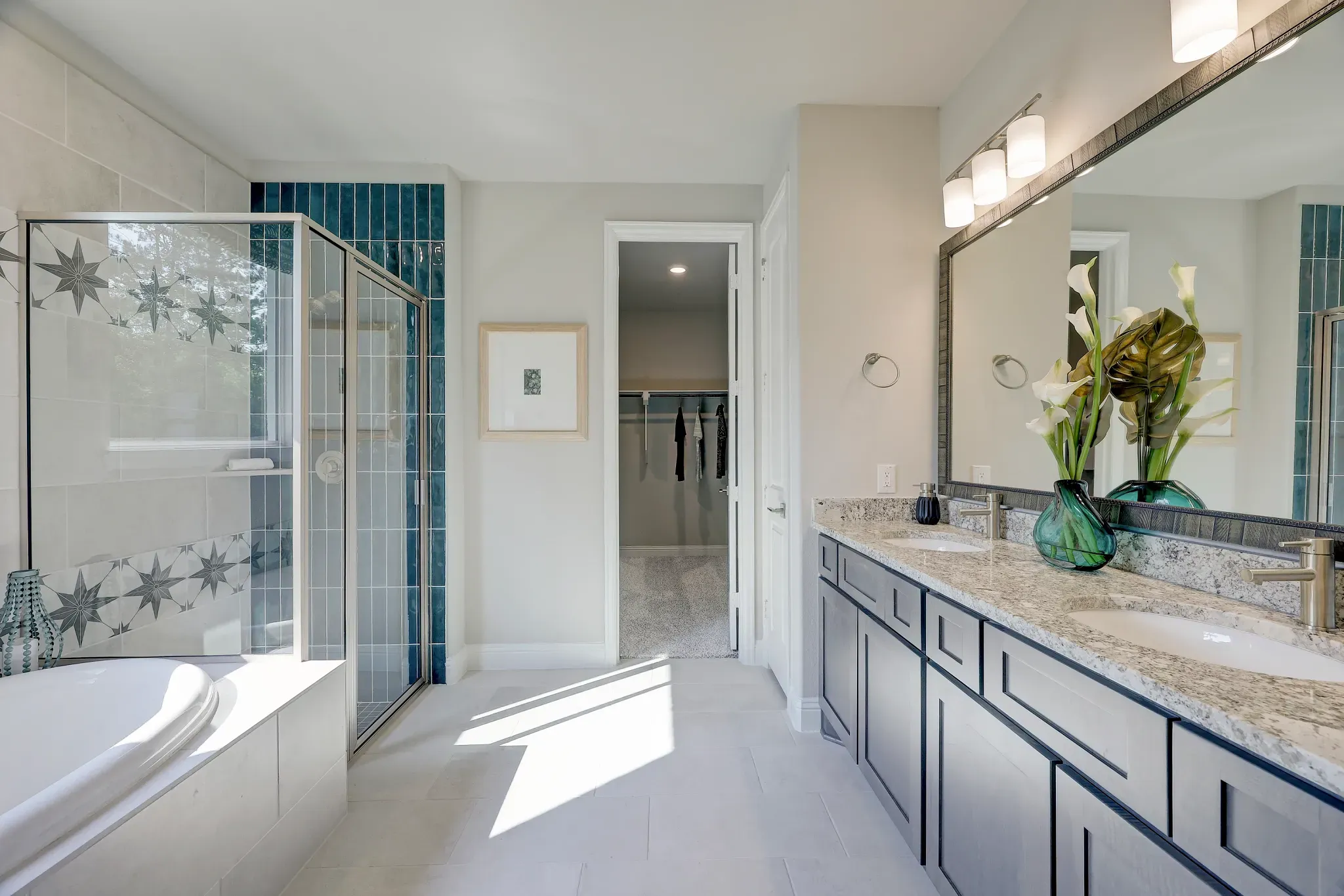 Plan 3079 primary bath - staged