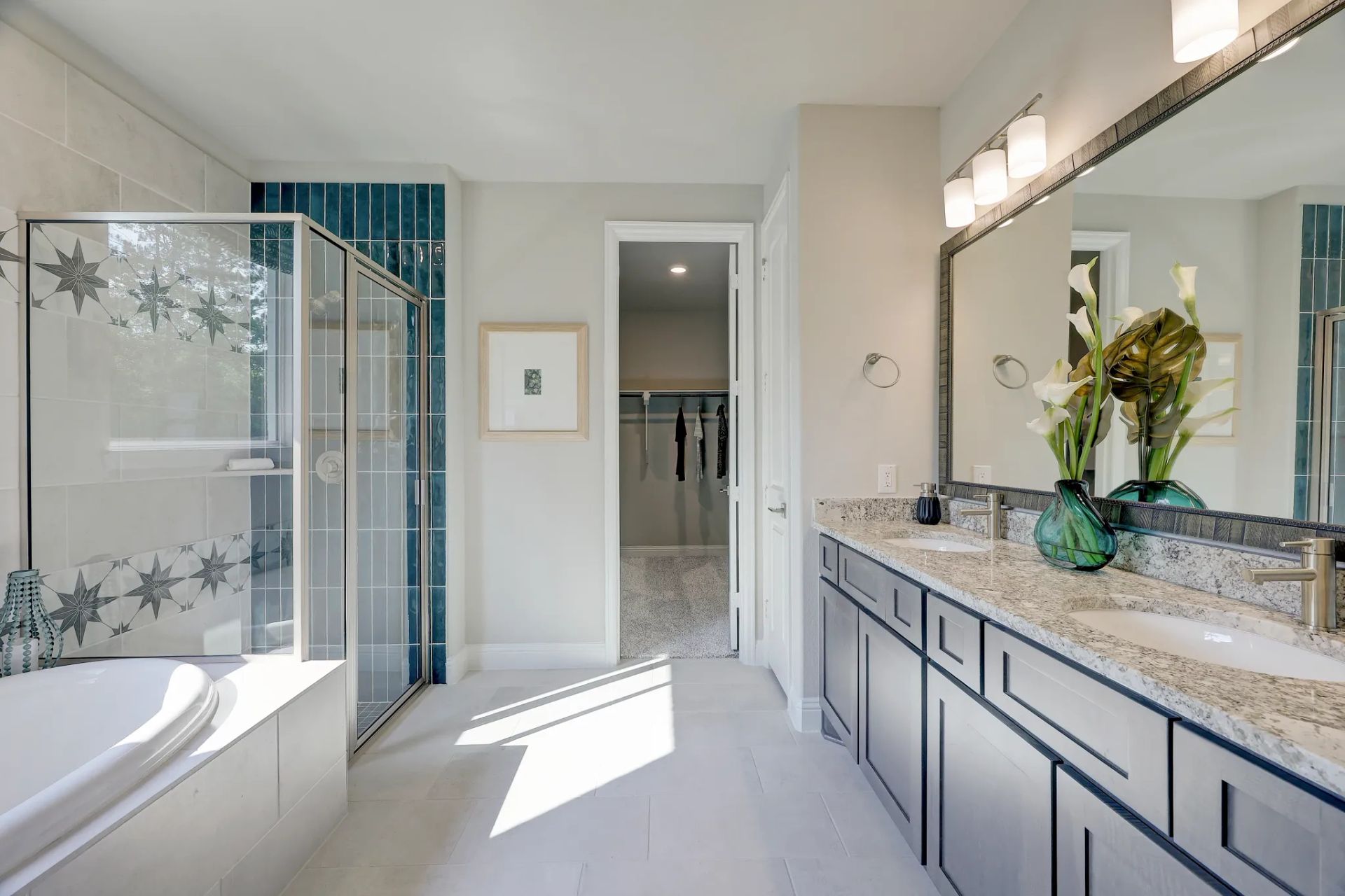 Plan 3079 primary bath - staged