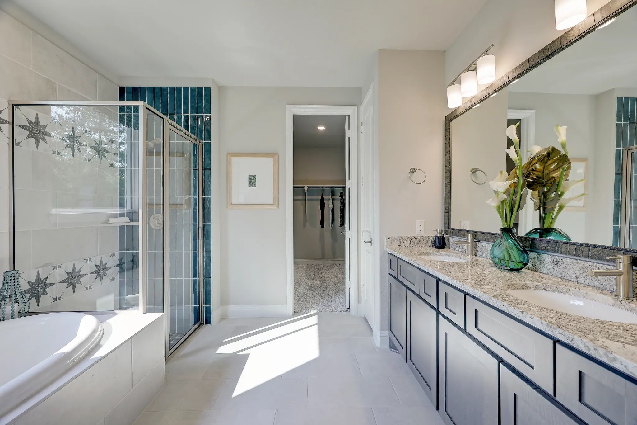 Plan 3079 primary bath - staged