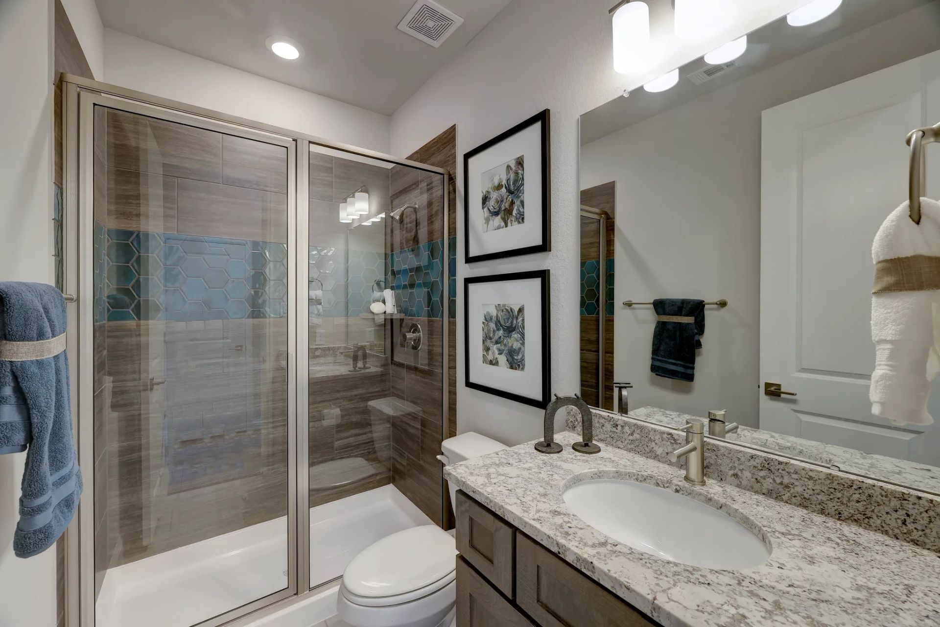 Plan 3079 bath 3 - staged