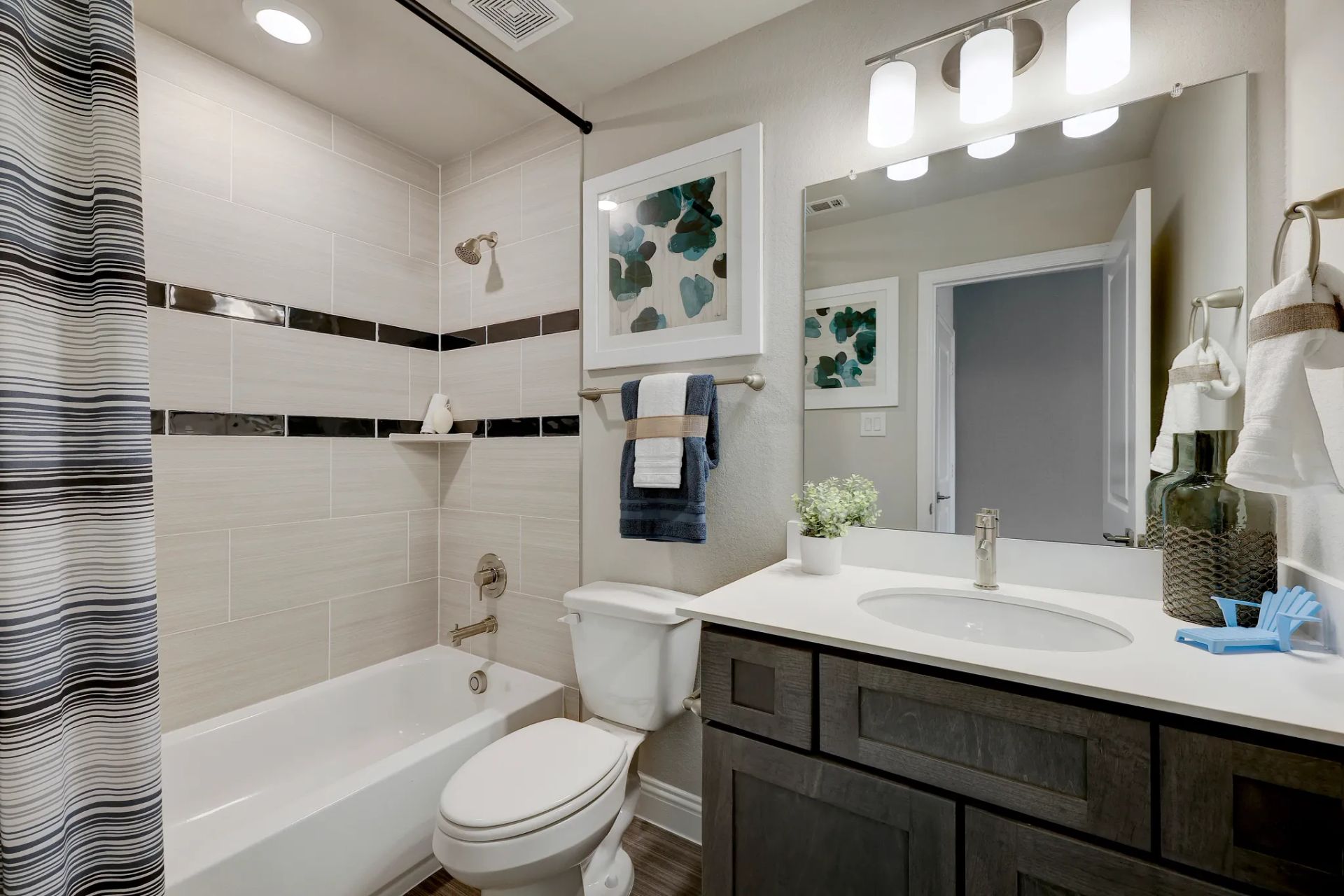 Plan 3079 bath 4 - staged