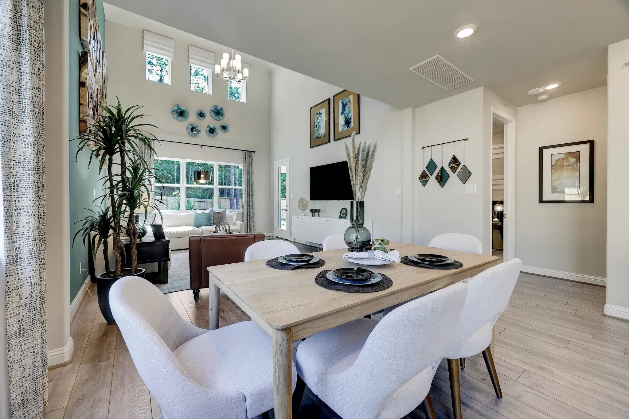 Plan 3079 dining - staged