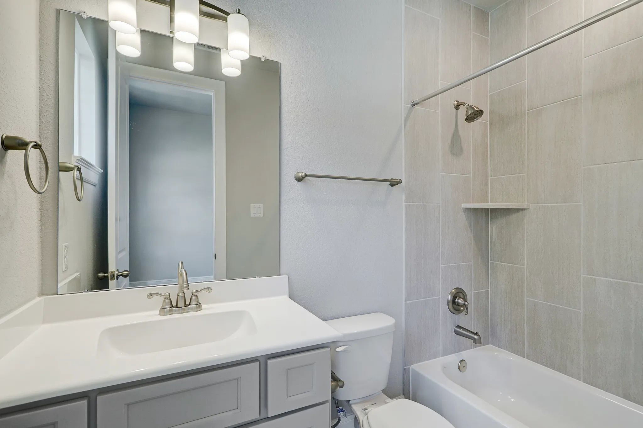 Plan 4519 bath 3