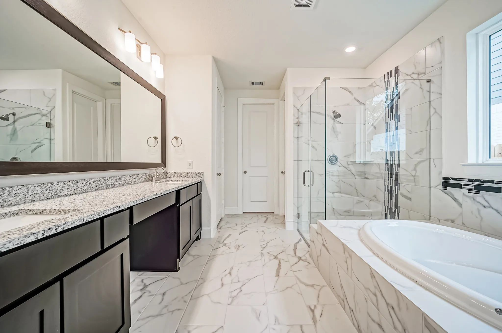 Plan 4539 primary bath