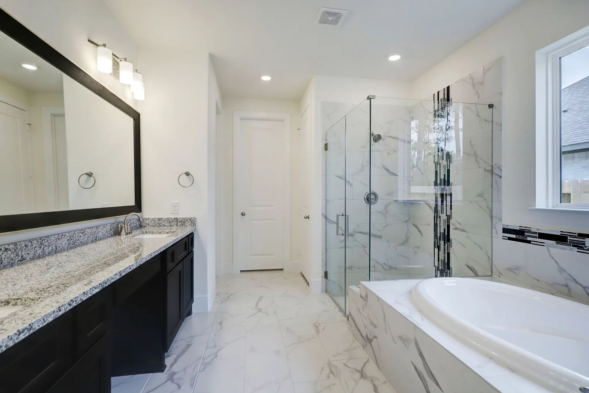 Plan 4569 primary bath