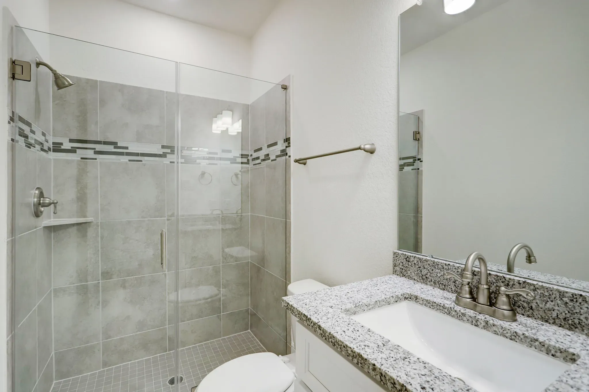 Plan 4569 bath 2
