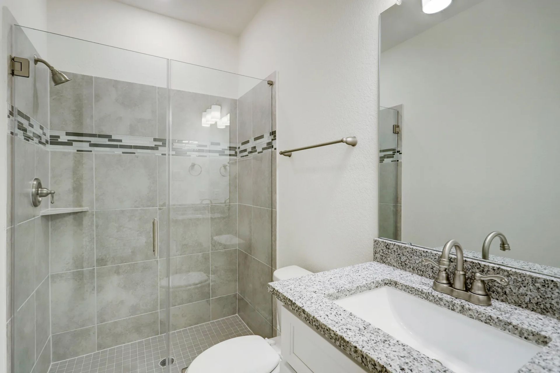 Plan 4569 bath 2