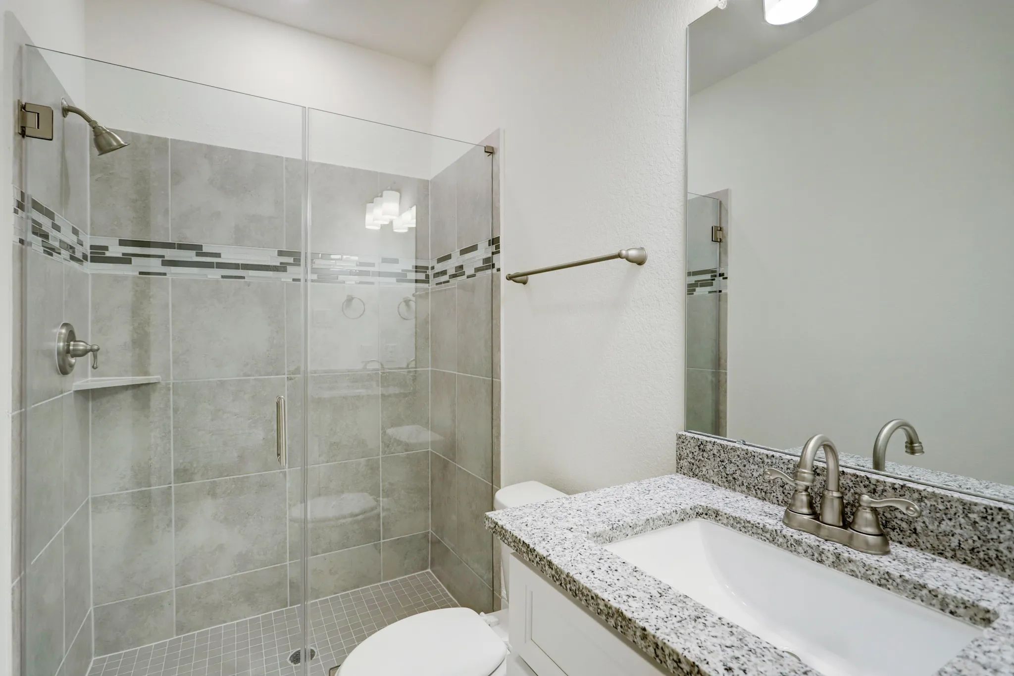 Plan 4569 bath 2