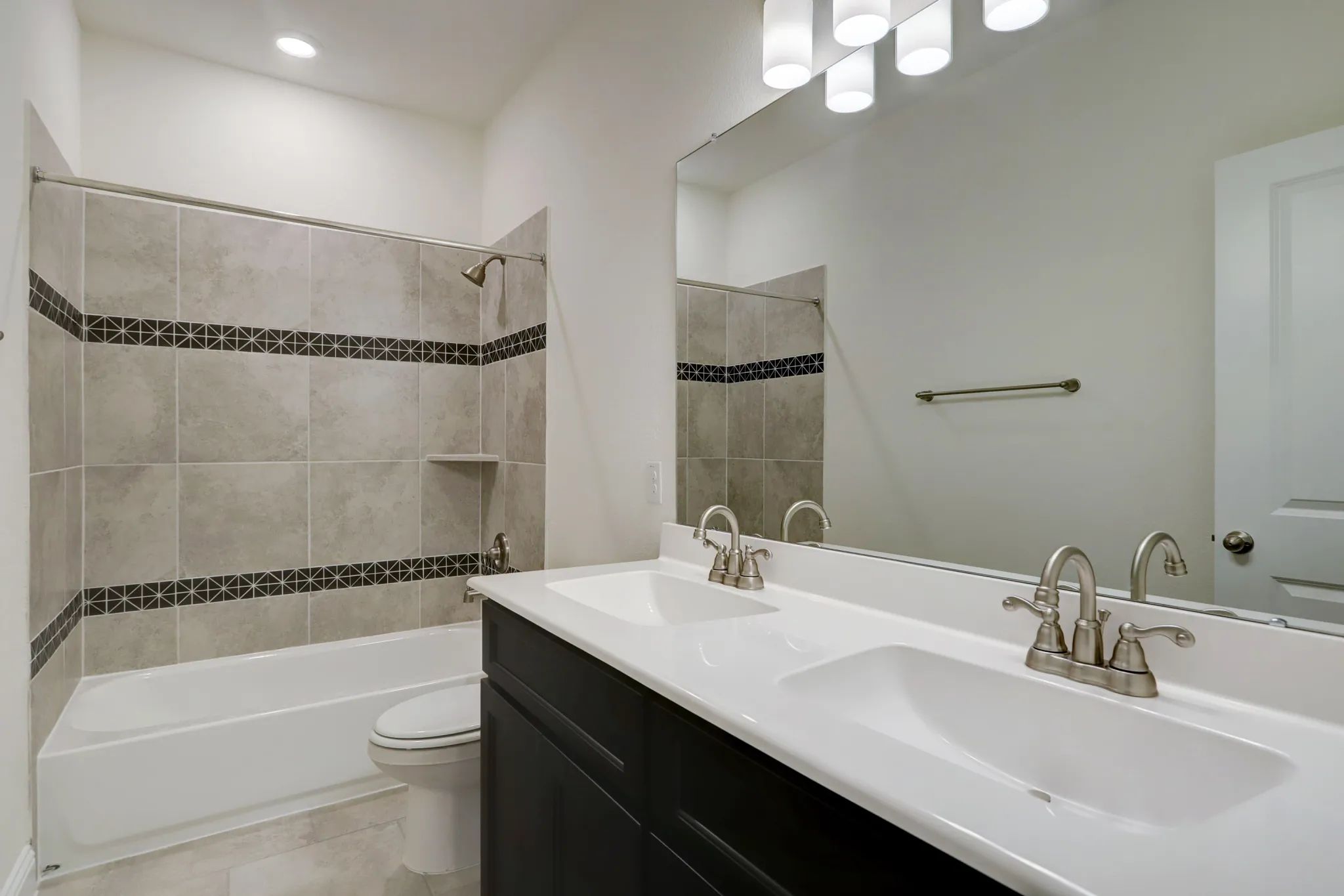 Plan 4569 bath 3