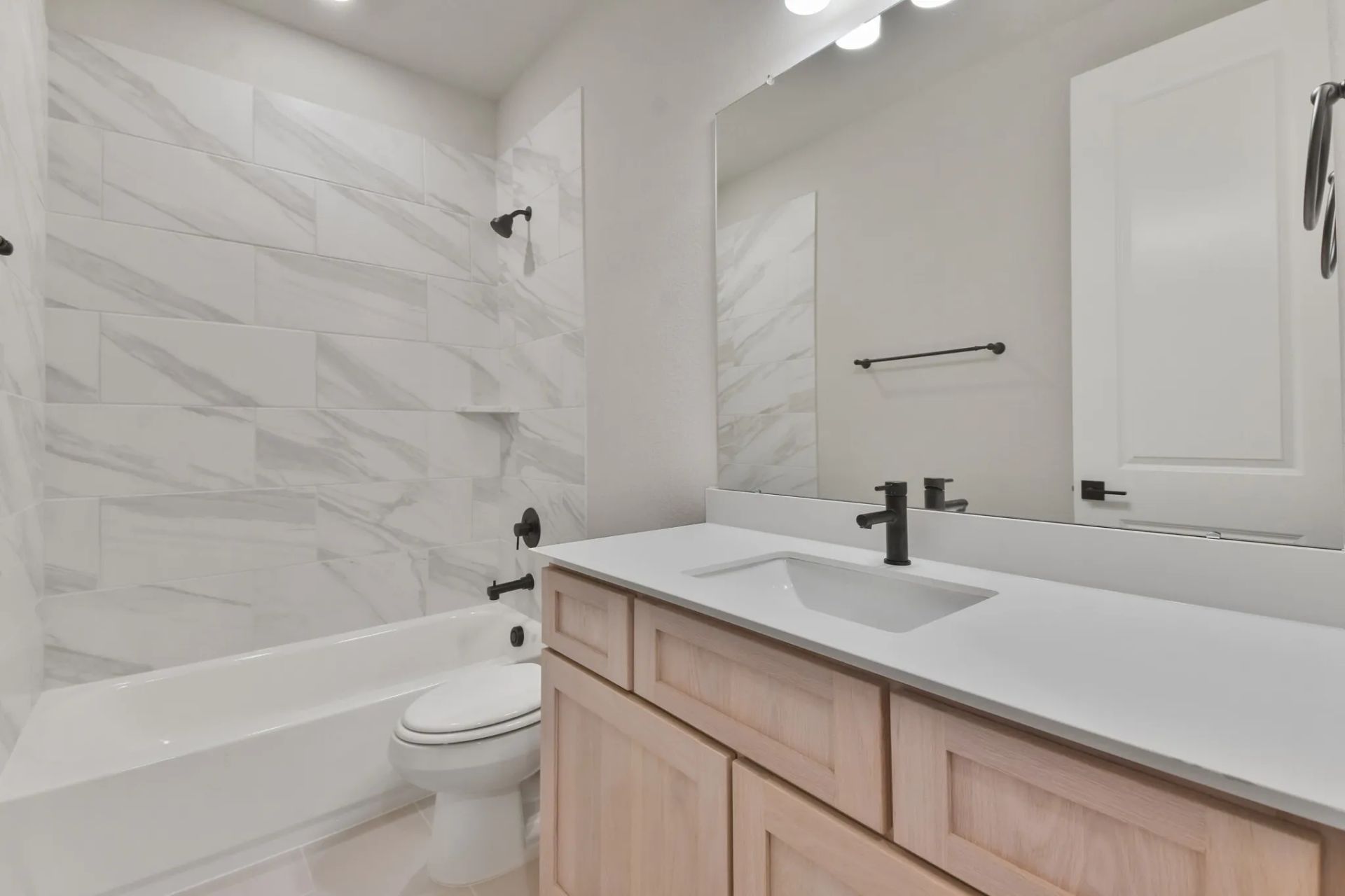 Plan 4046 bath 2
