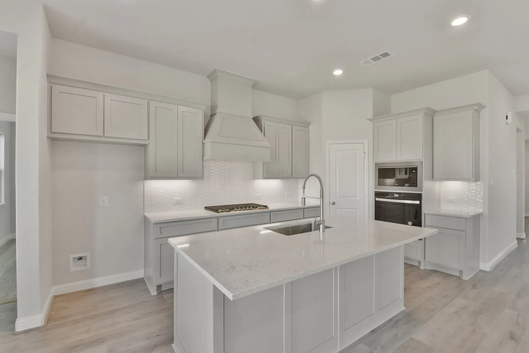 Plan 4049 kitchen