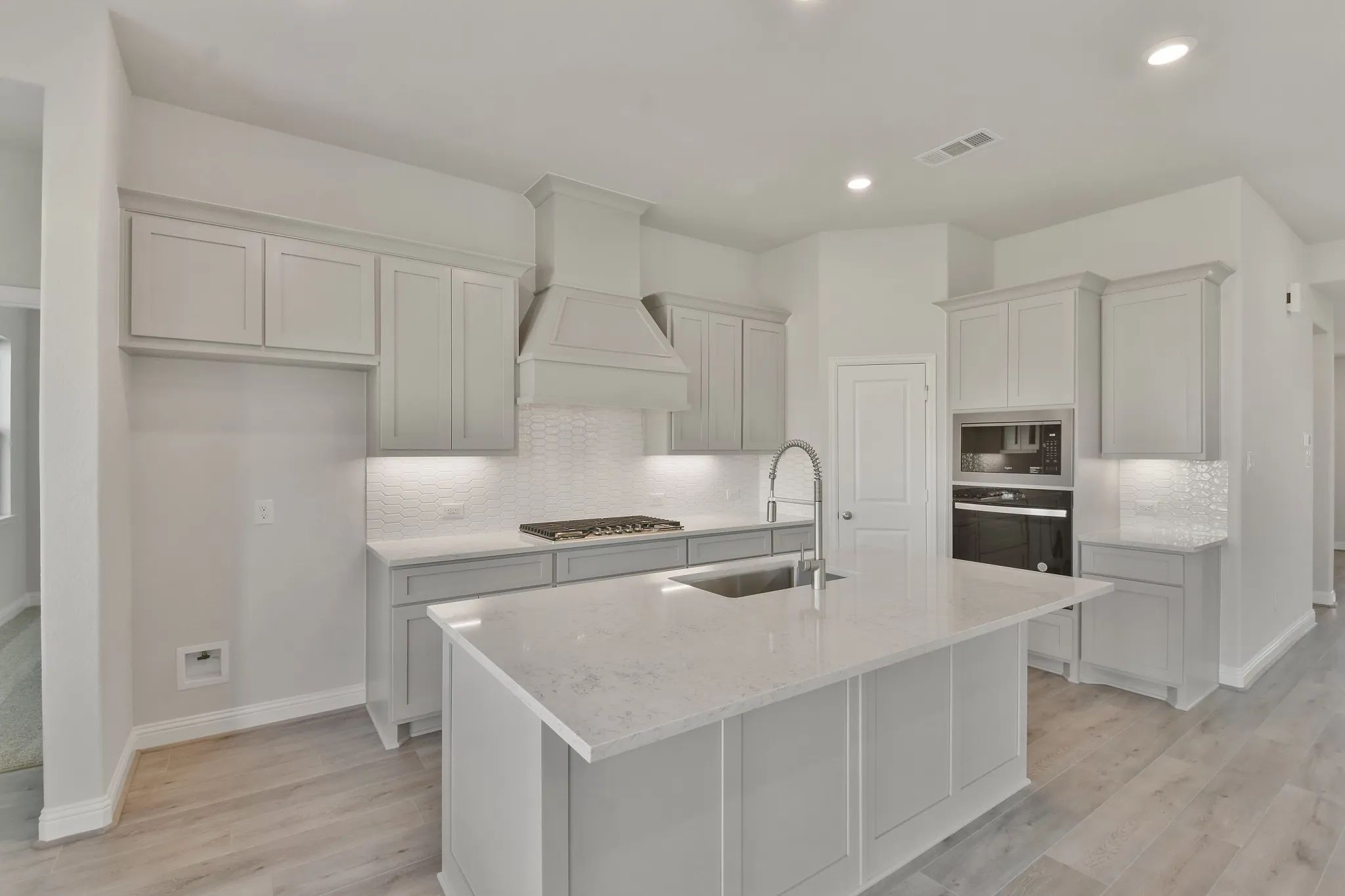 Plan 4049 kitchen