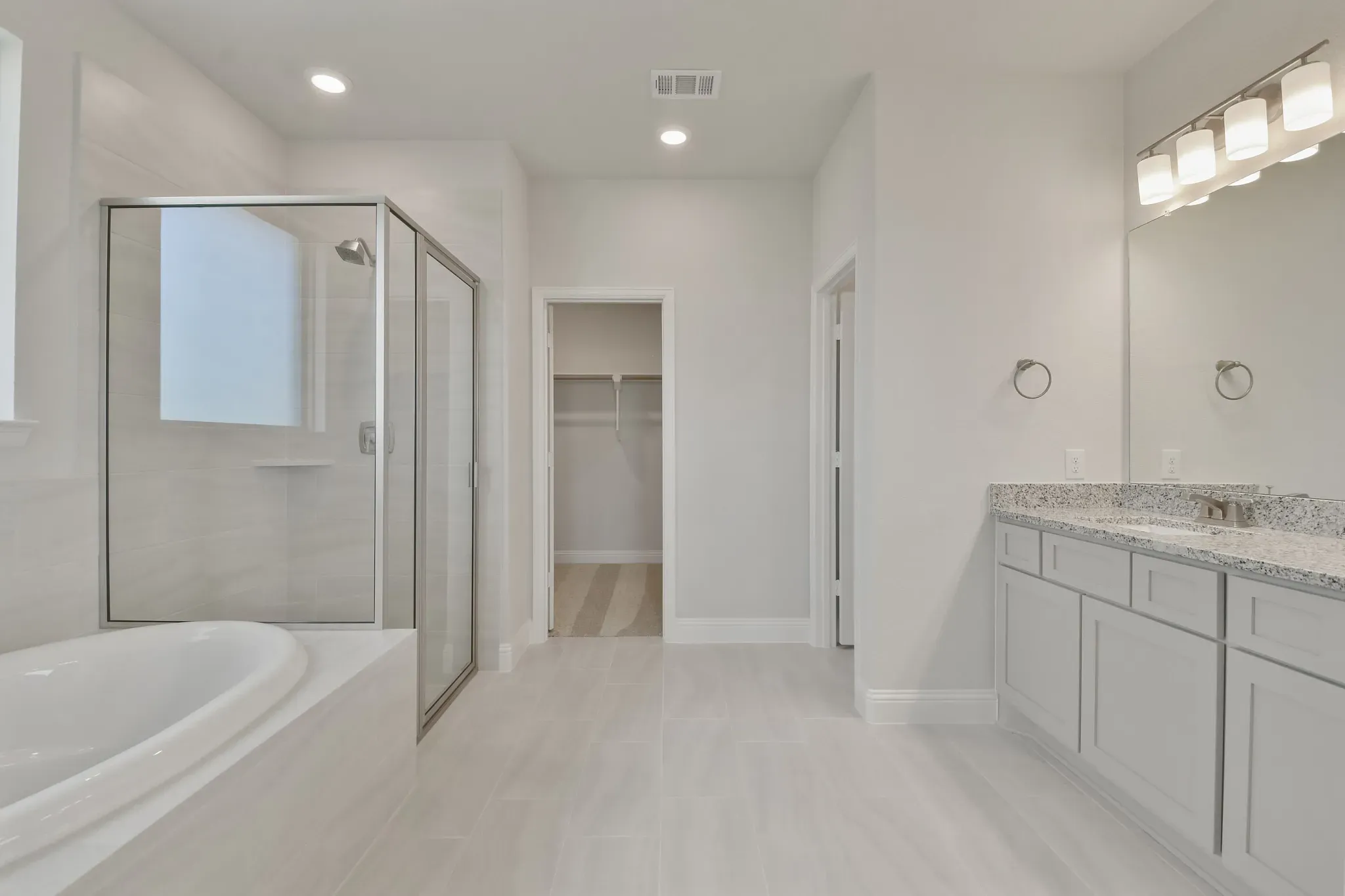 Plan 4049 primary bath