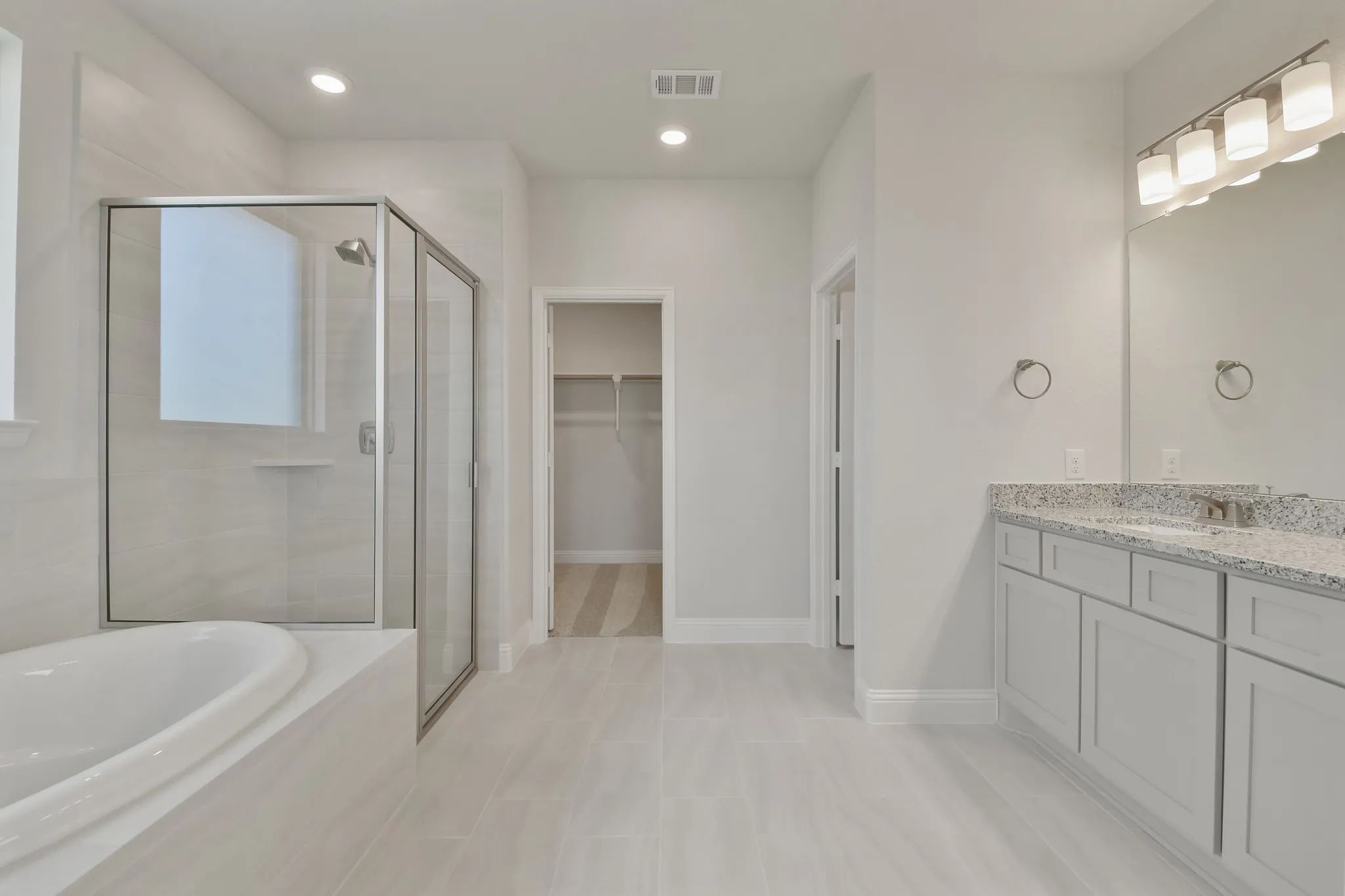 Plan 4049 primary bath