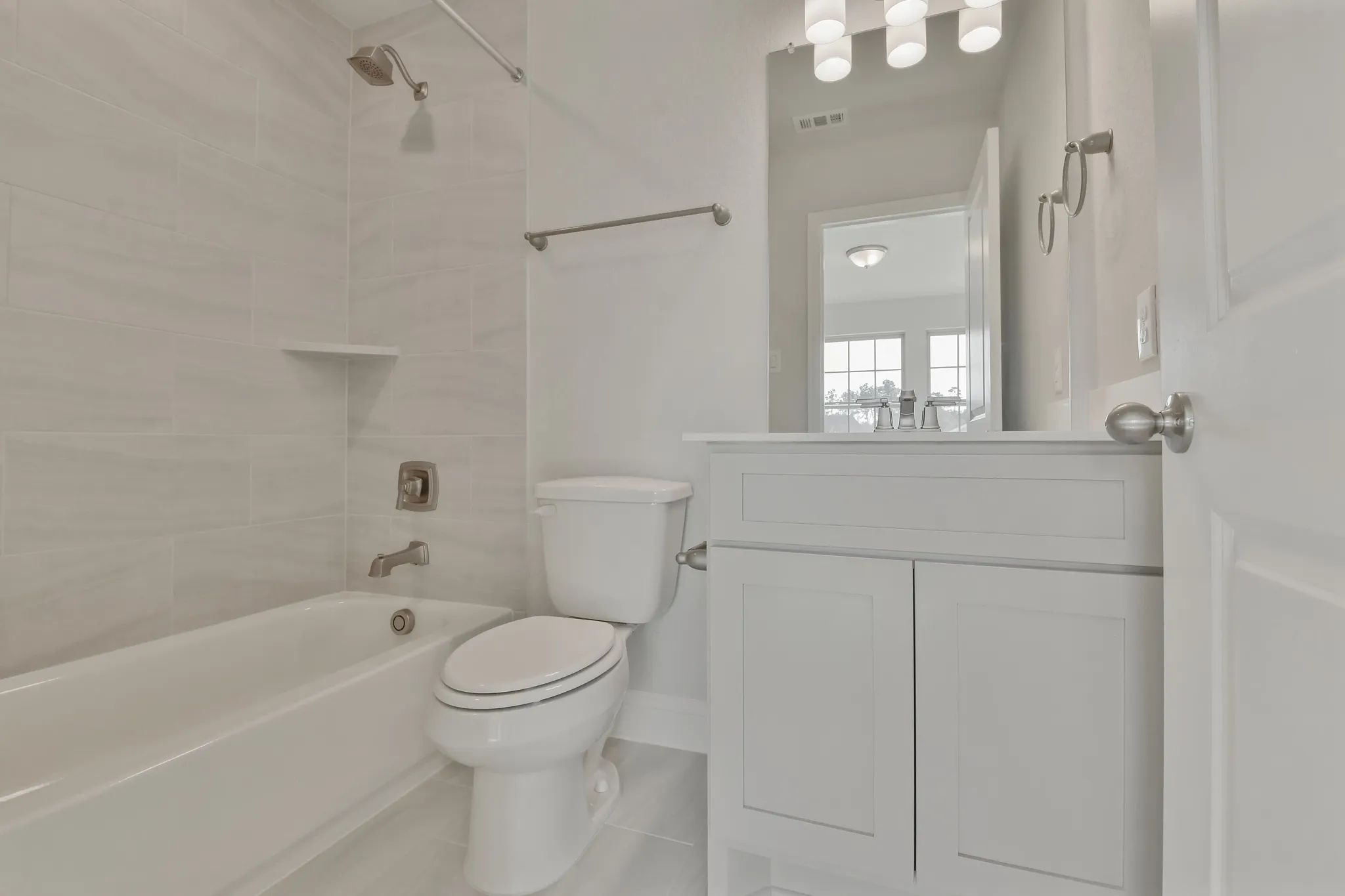 Plan 4049 bath 2