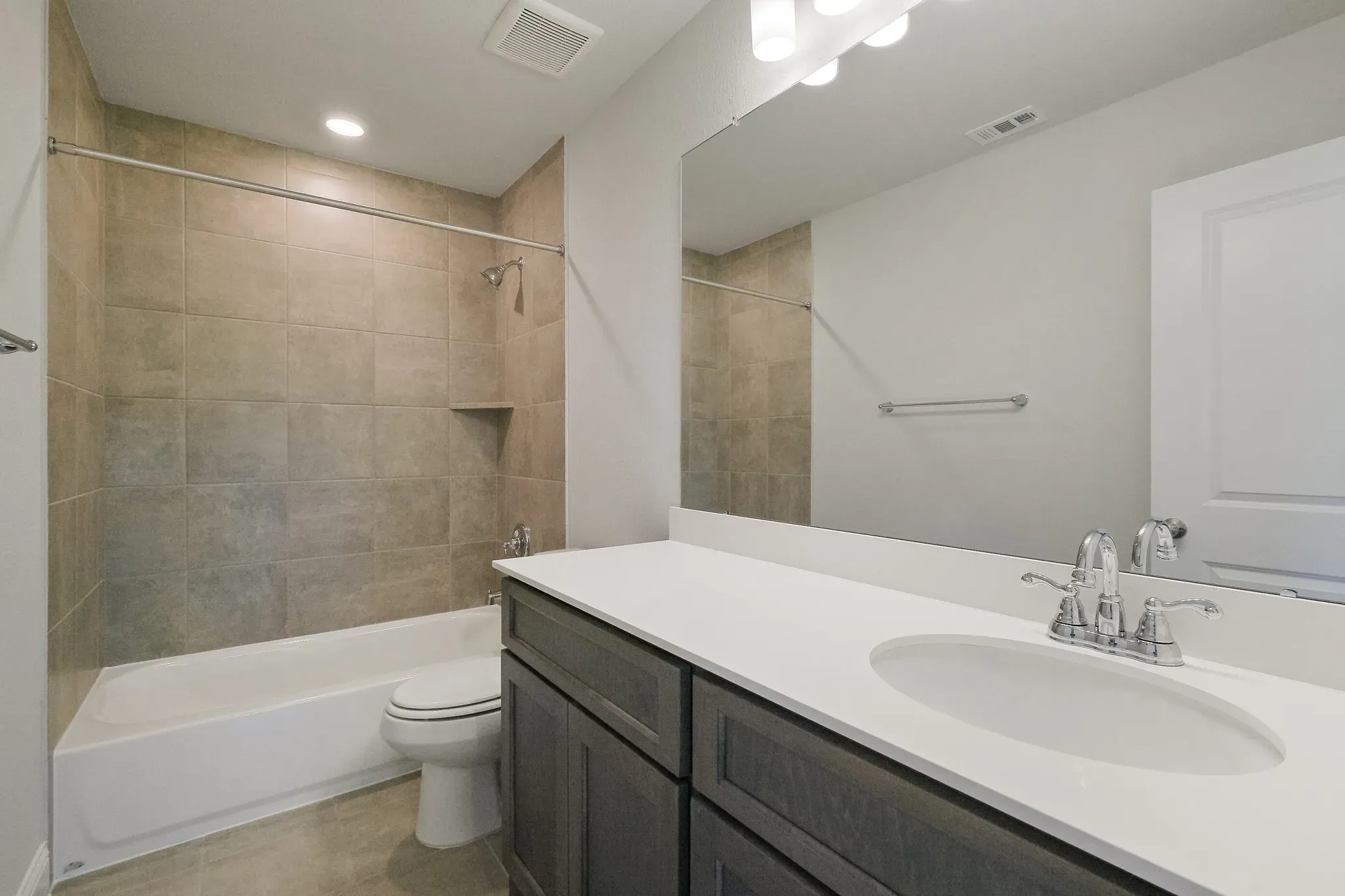 Plan 3049 bath 2