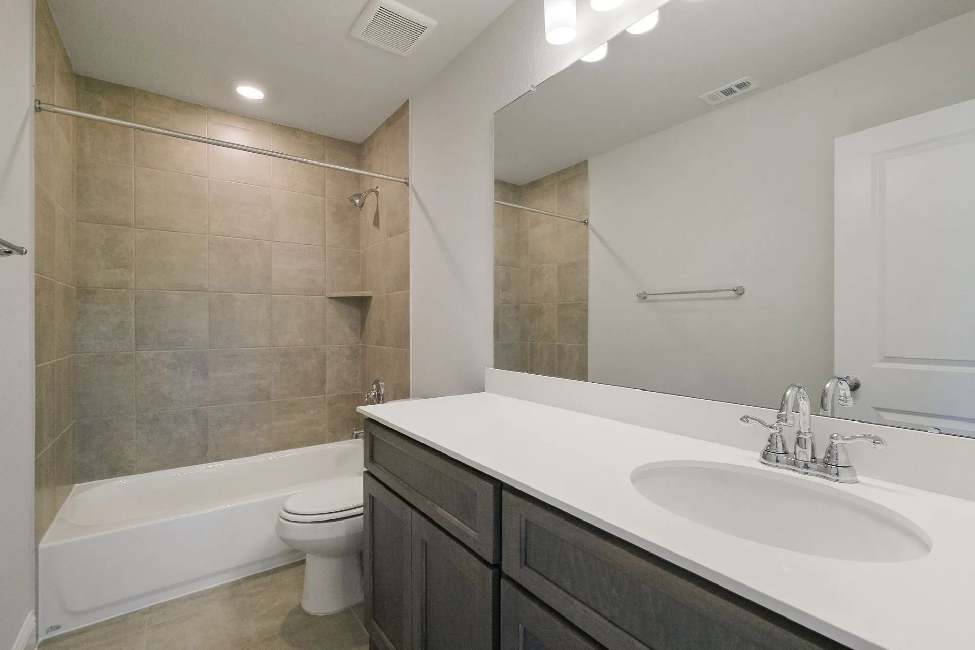 Plan 3049 bath 2