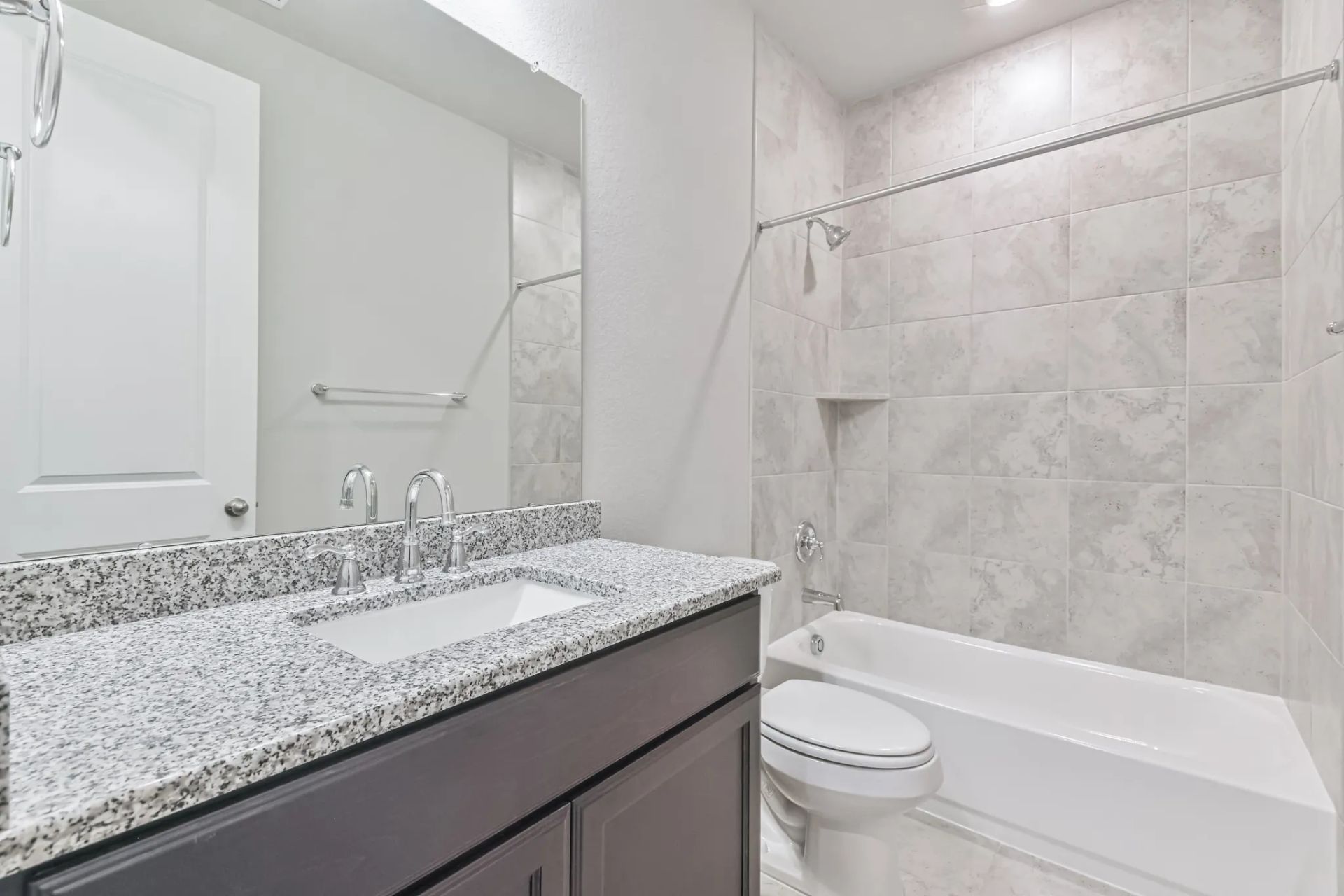 Plan 4019 bath 2