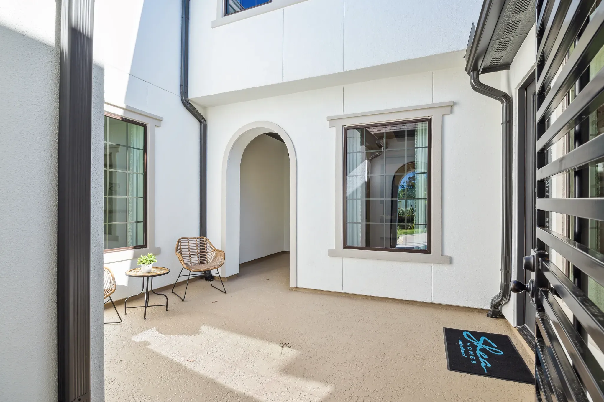 Plan 6020 courtyard - staged