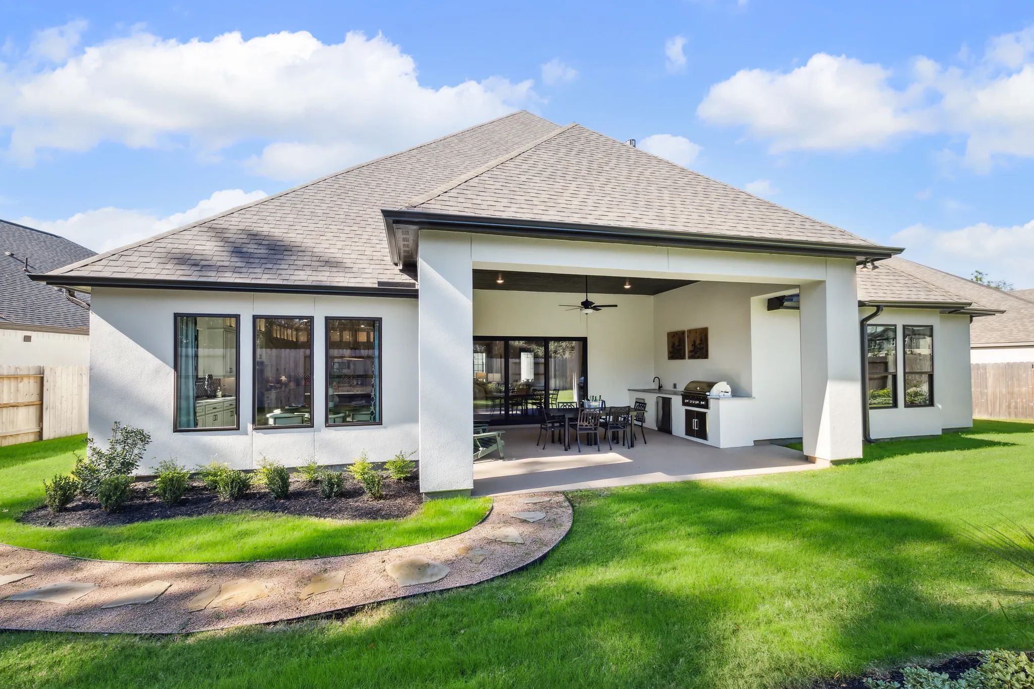 Plan 6020 backyard - staged