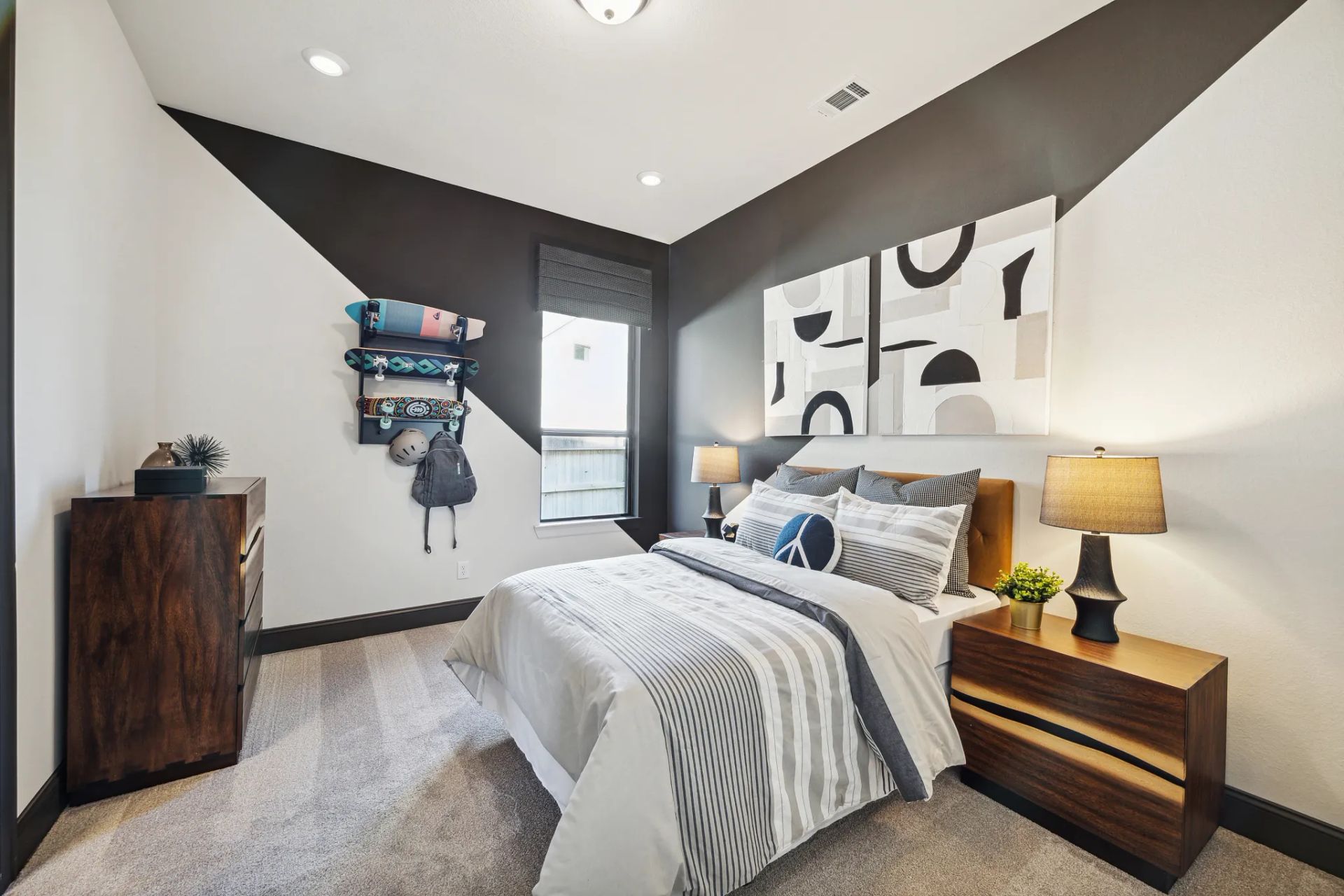 Plan 6020 Bed 2 - Staged