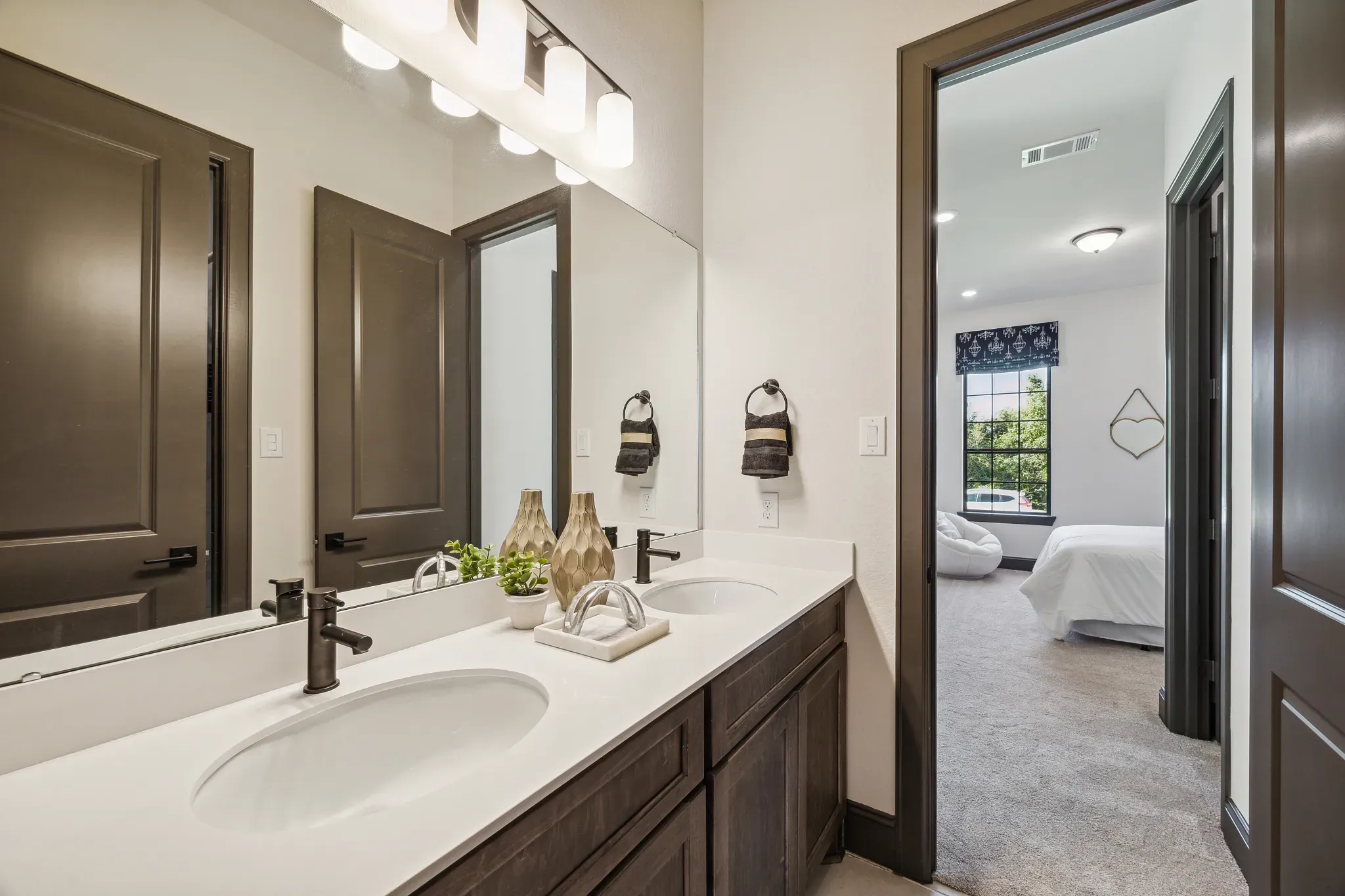 Plan 6020 bath 2 - staged