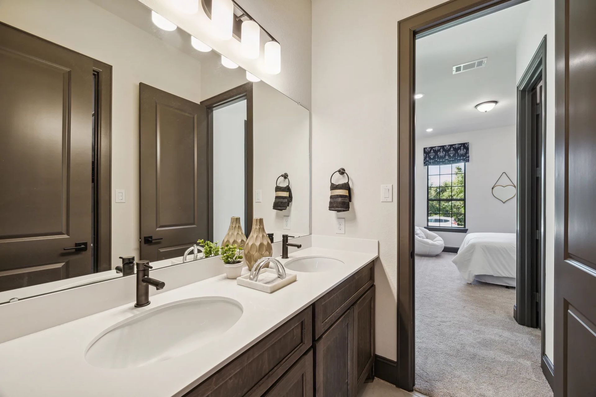 Plan 6020 Bath 2 - Staged
