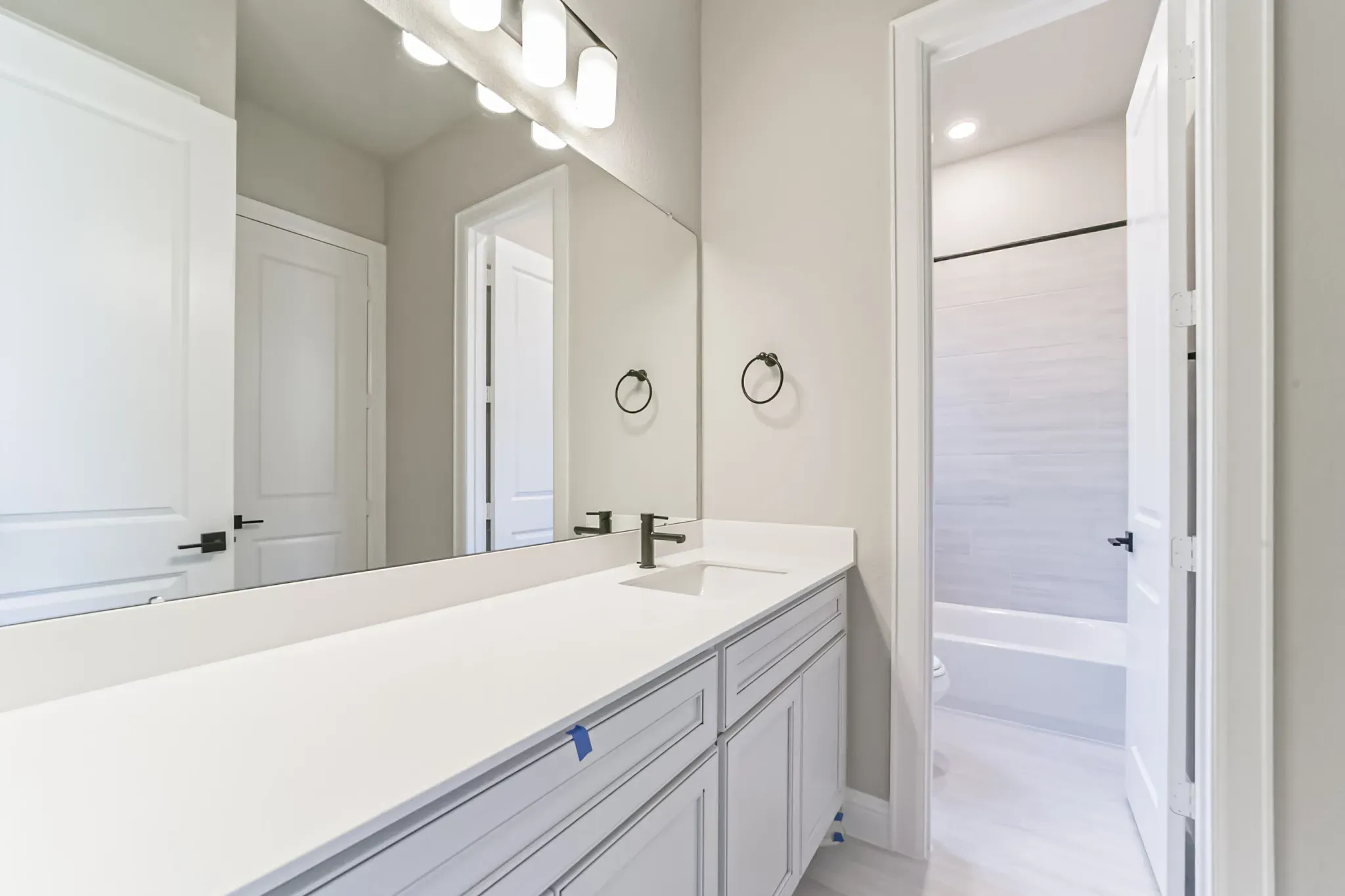 Plan 4132 bath 2