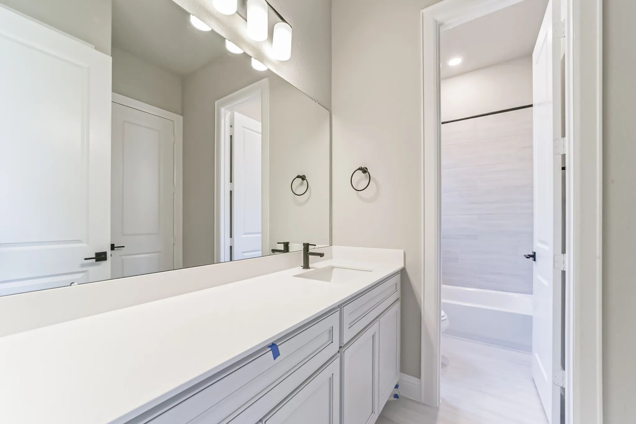 Plan 4132 bath 2