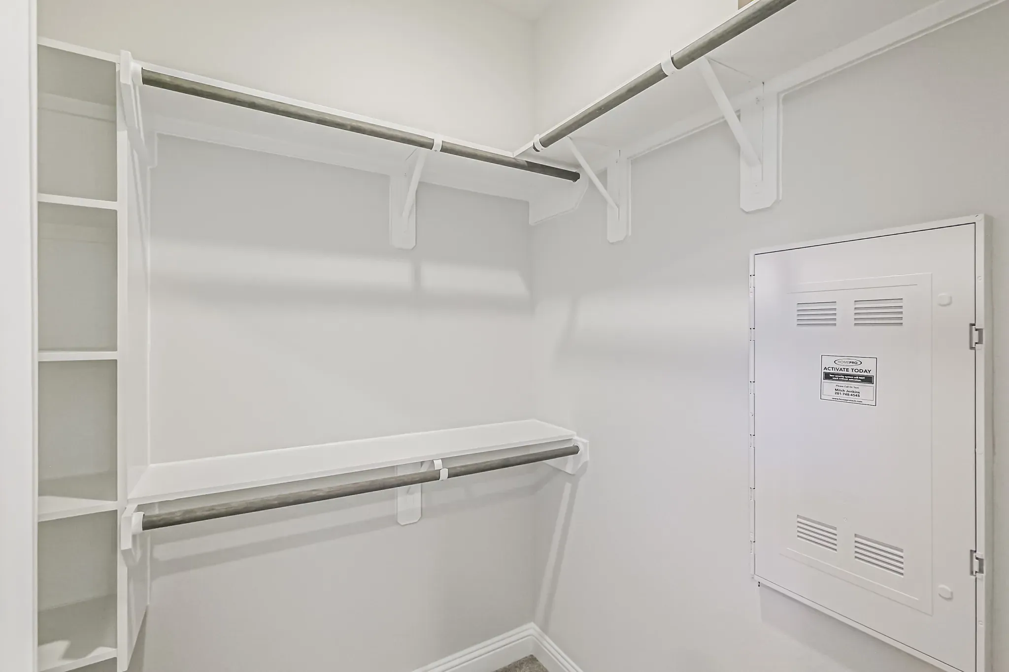 Plan 3009 closet - look may vary