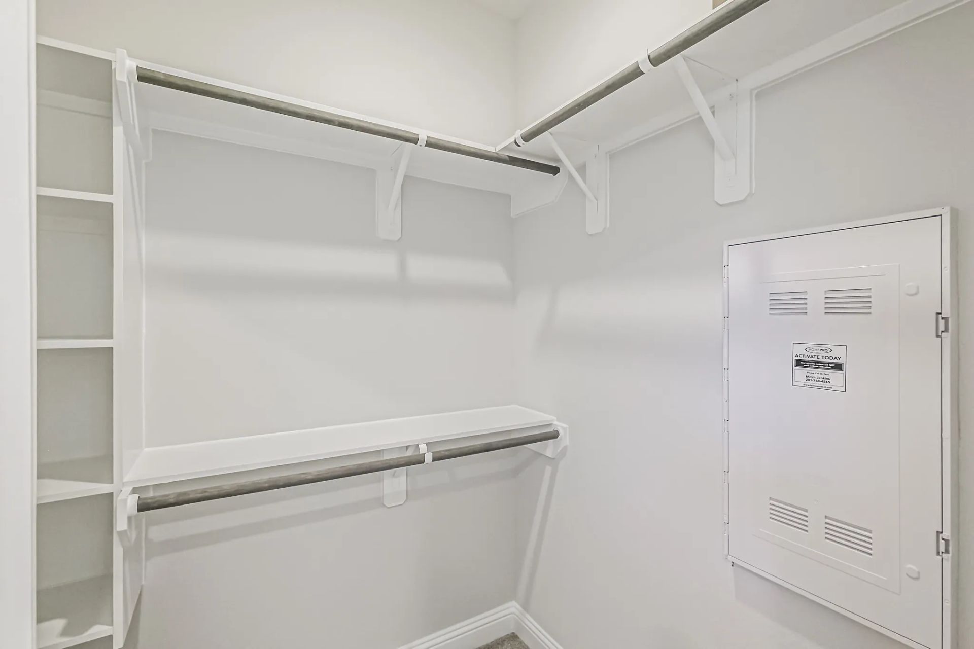 Plan 3009 closet - look may vary