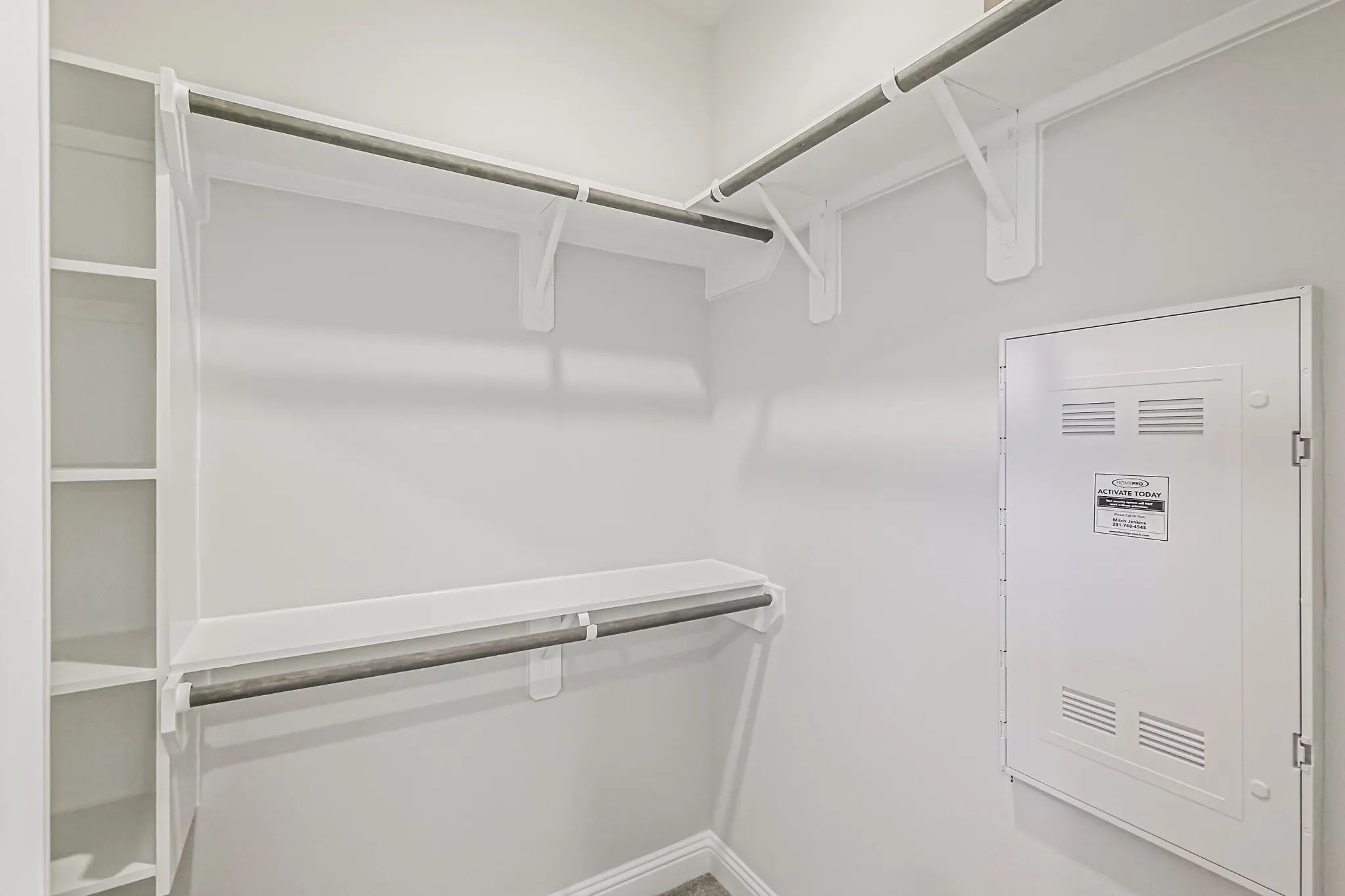 Plan 3009 closet - look may vary