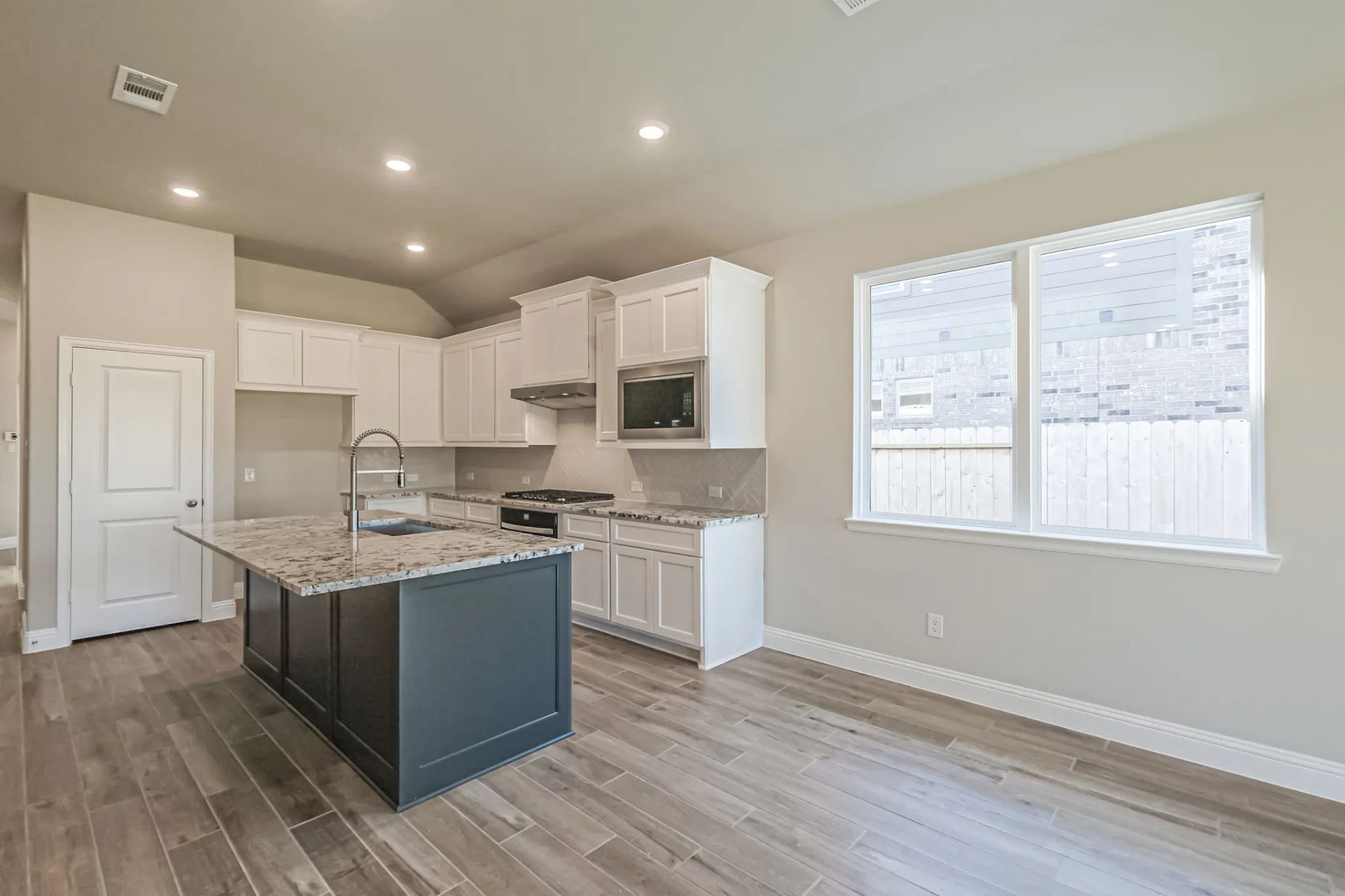 Plan 3029 kitchen-dining - look may vary