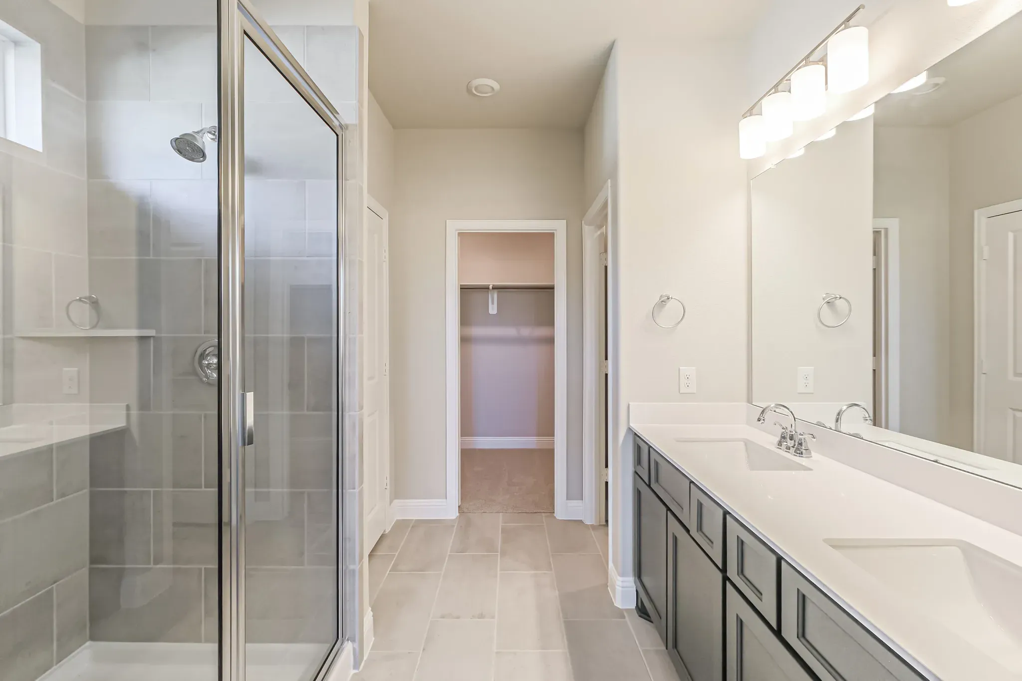 Plan 3029 primary bath - look may vary