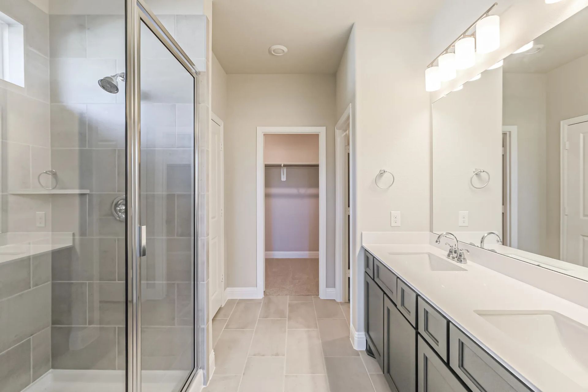 Plan 3029 primary bath - look may vary