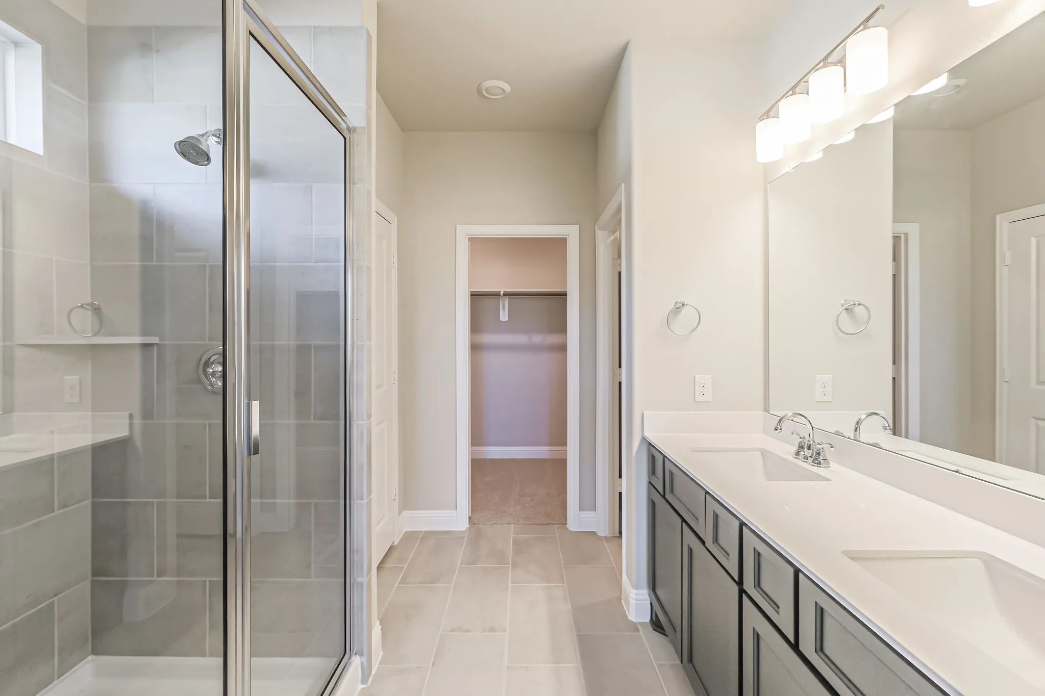 Plan 3029 primary bath - look may vary