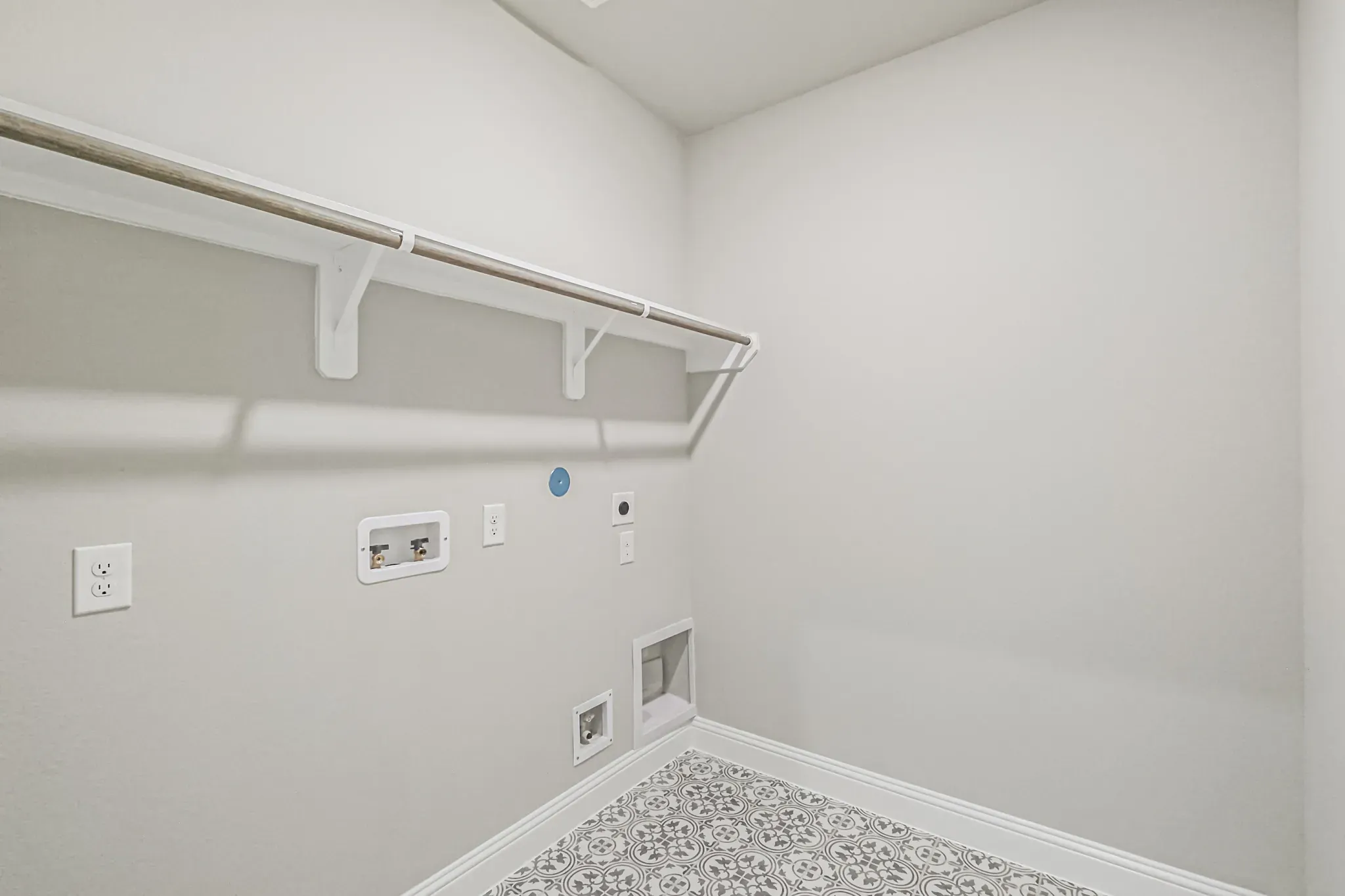 Plan 3029 laundry room - look may vary