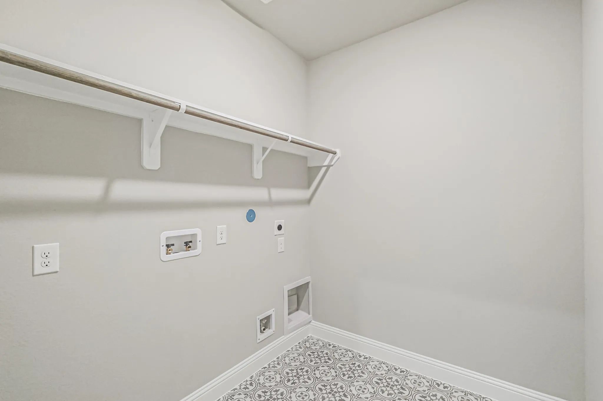 Plan 3029 laundry room - look may vary