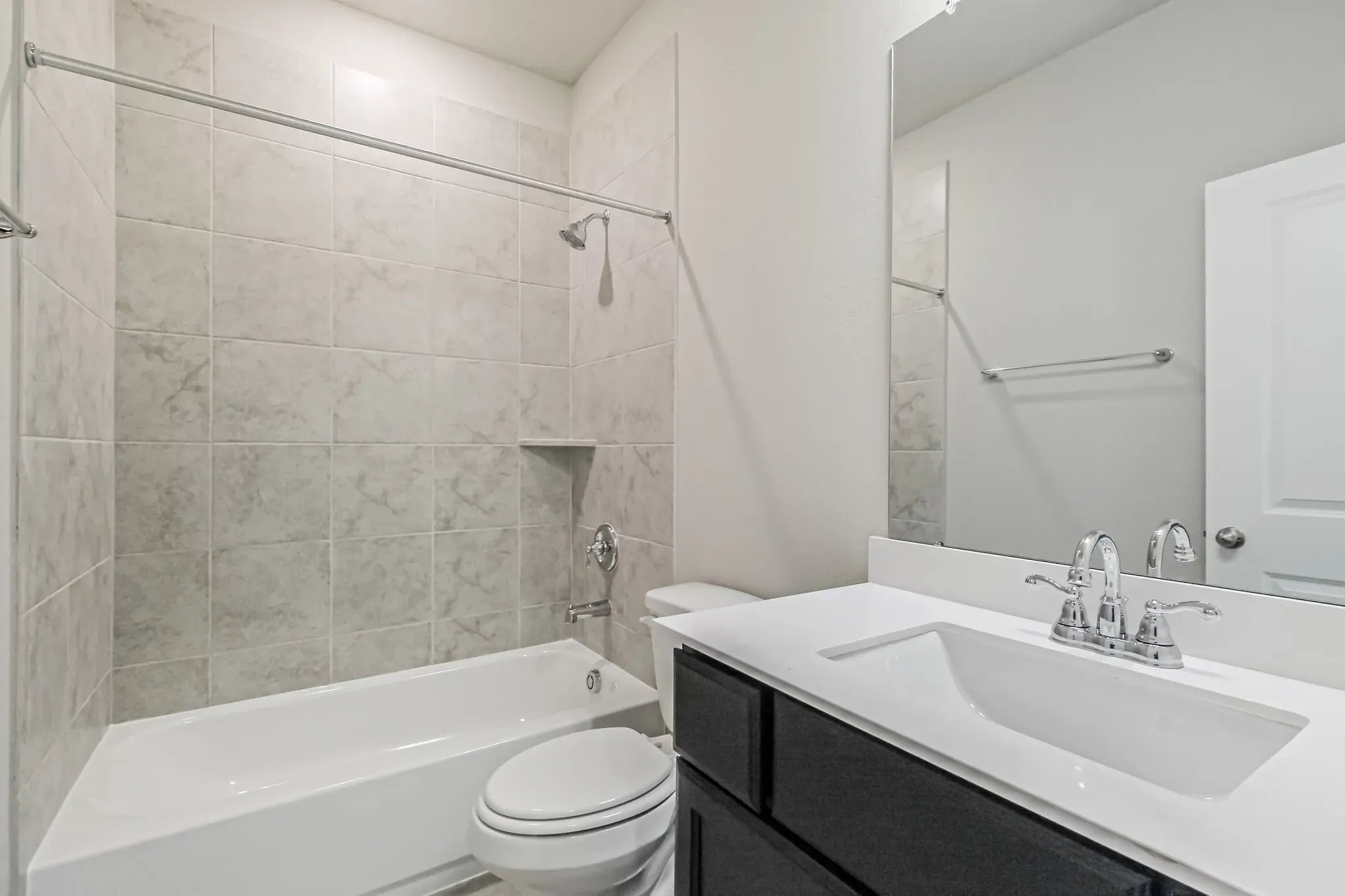 Plan 3029 bath 2 - look may vary