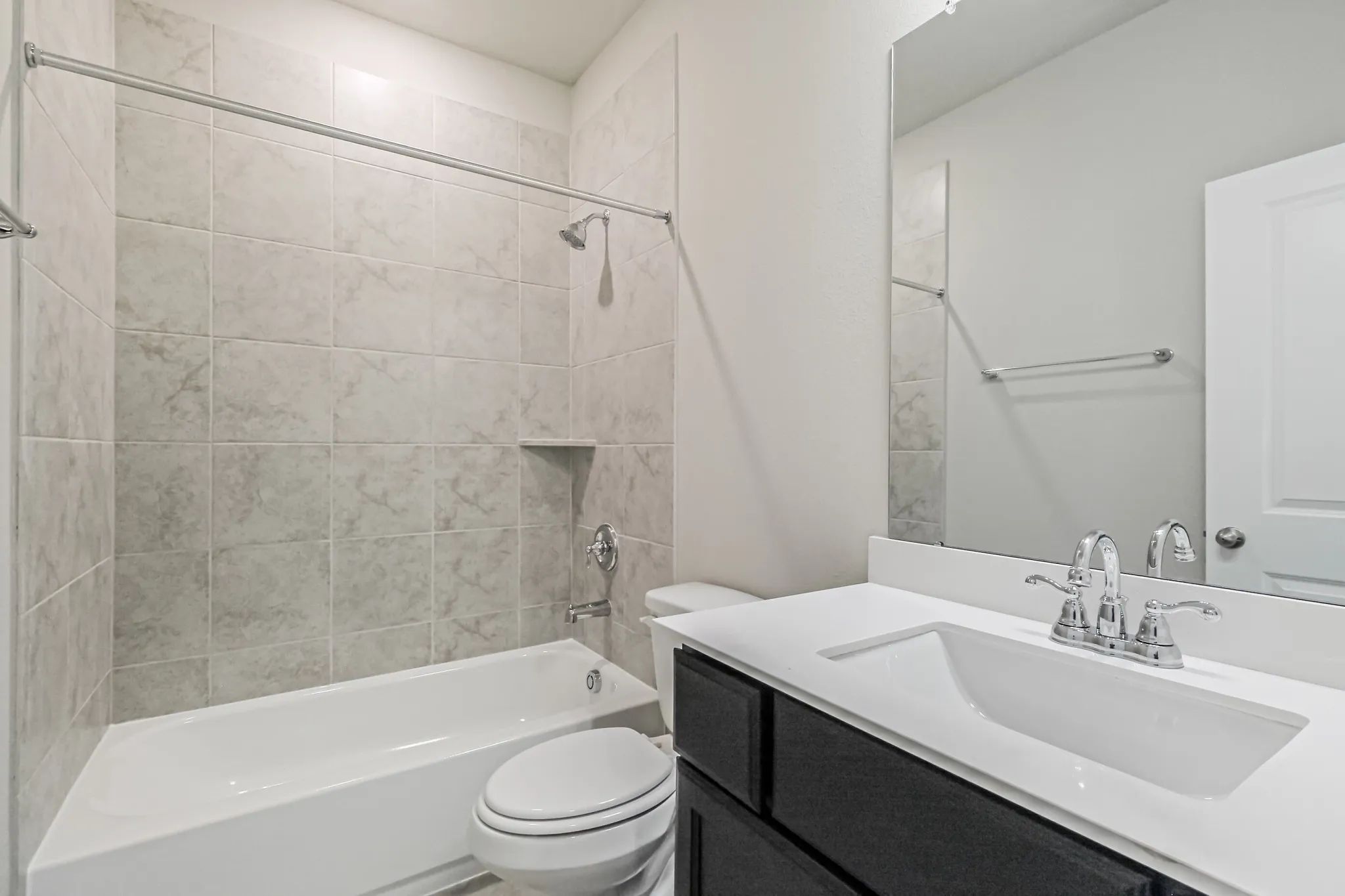 Plan 3029 bath 2 - look may vary