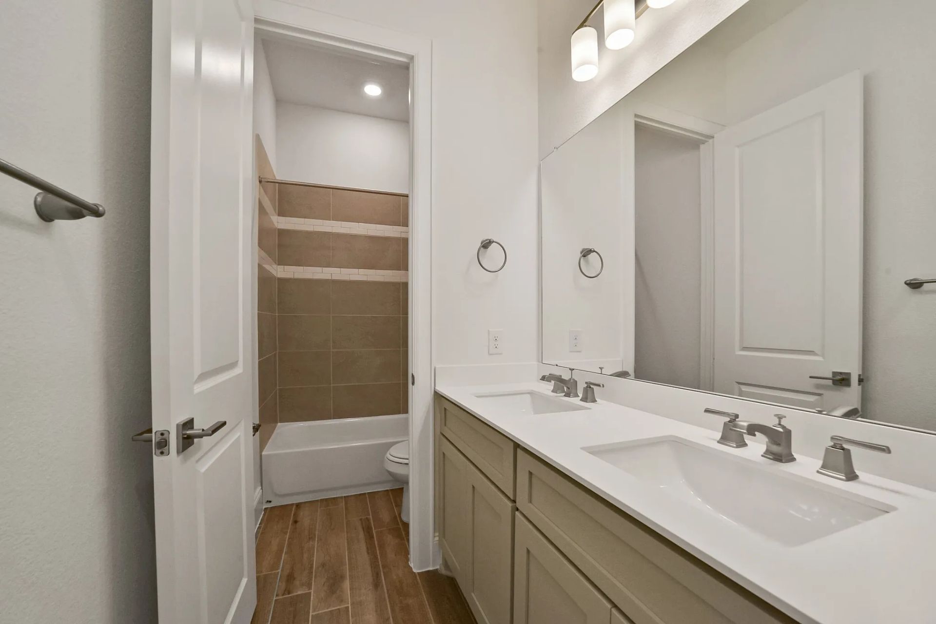 Plan 6005 Bath 2