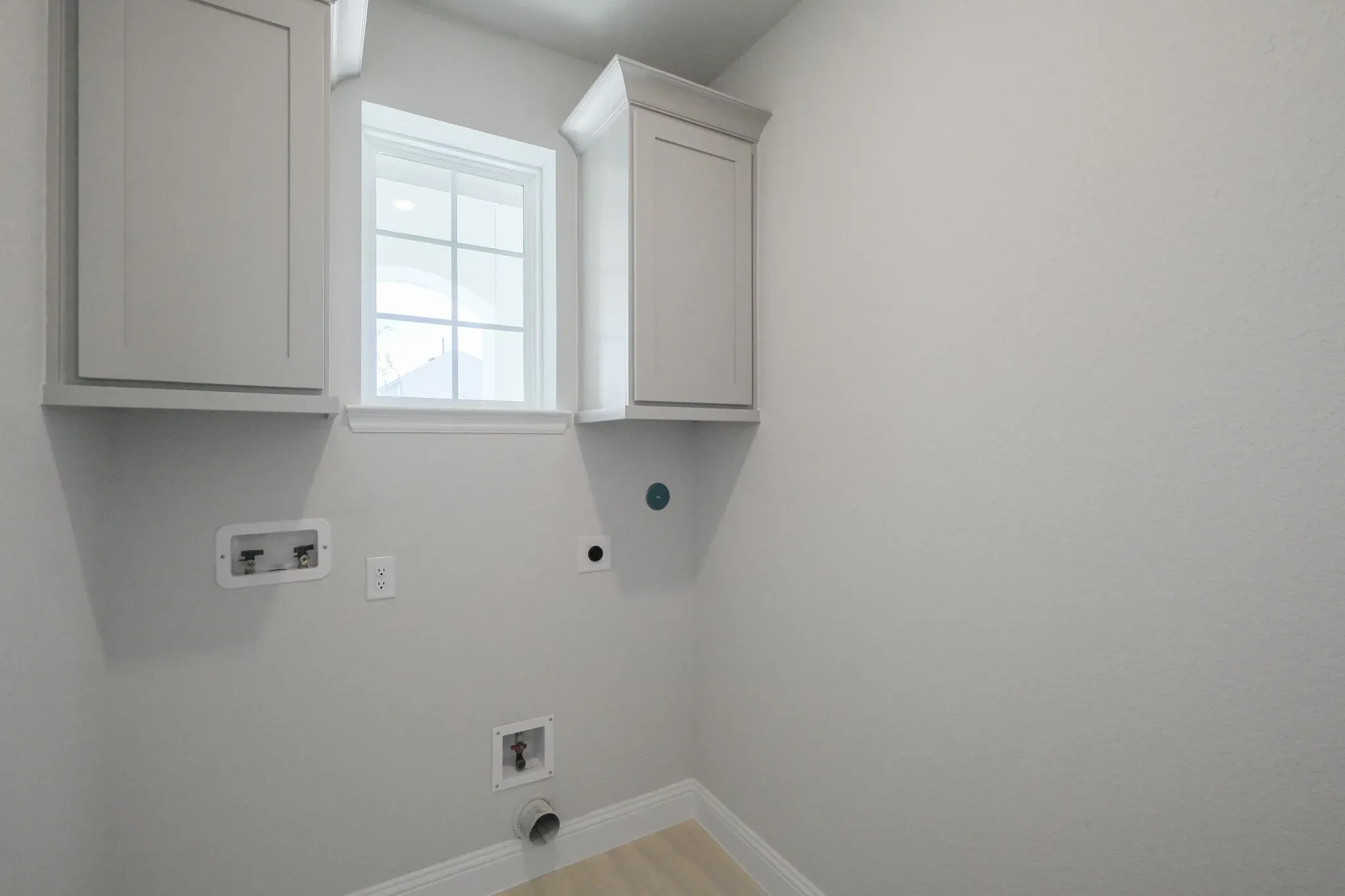 Plan 3019 laundry room - look may vary